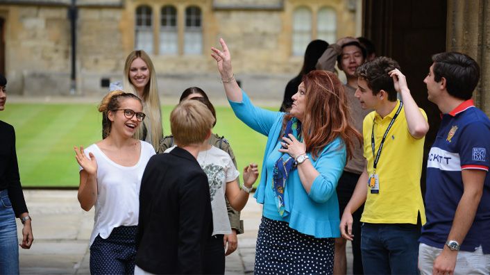 Oxford Royale students in a stately homes class exploring oxford