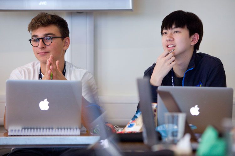 Oxford Royale students doing computer science projects