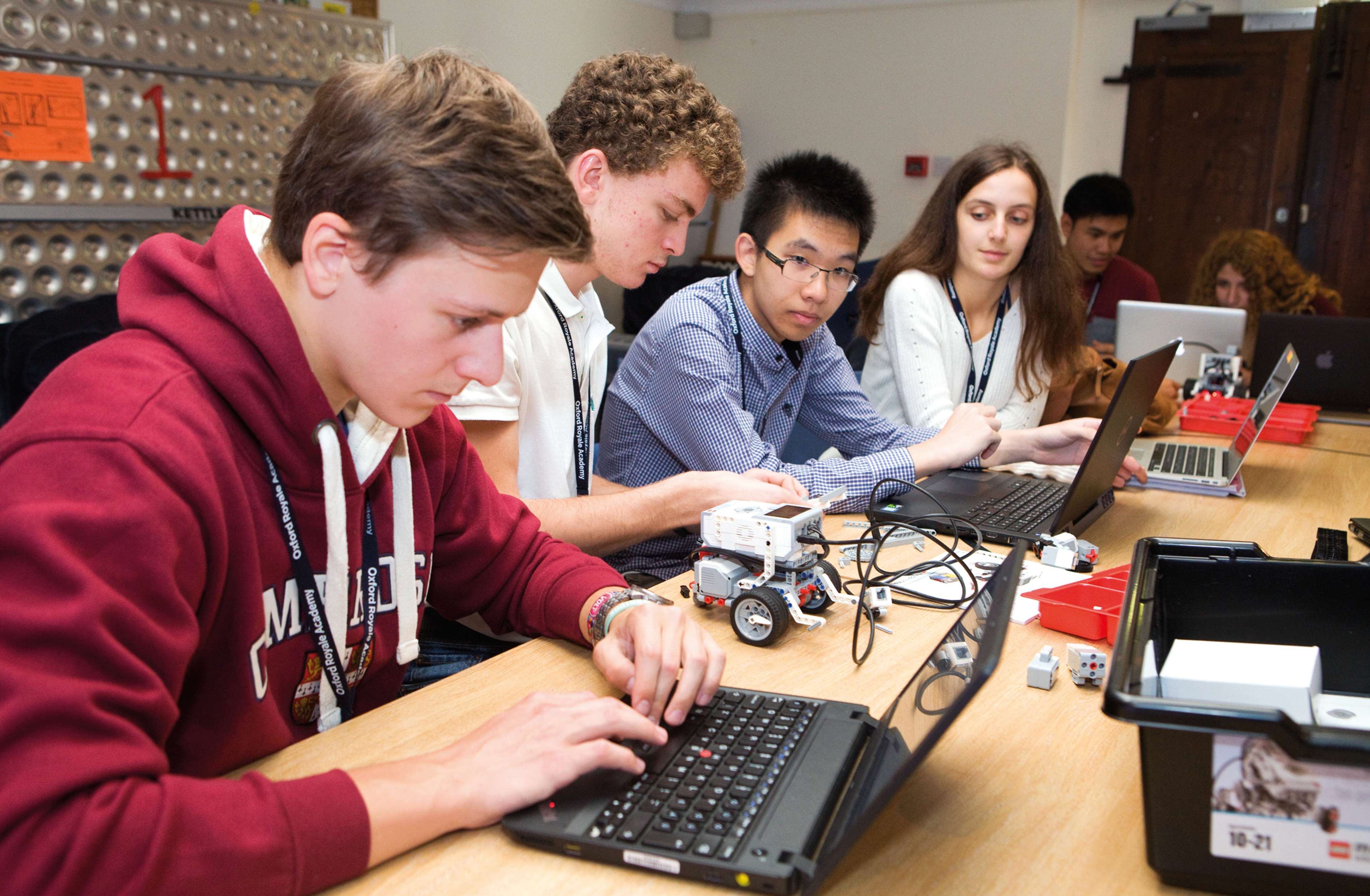 Oxford Royale students in robot coding workshop
