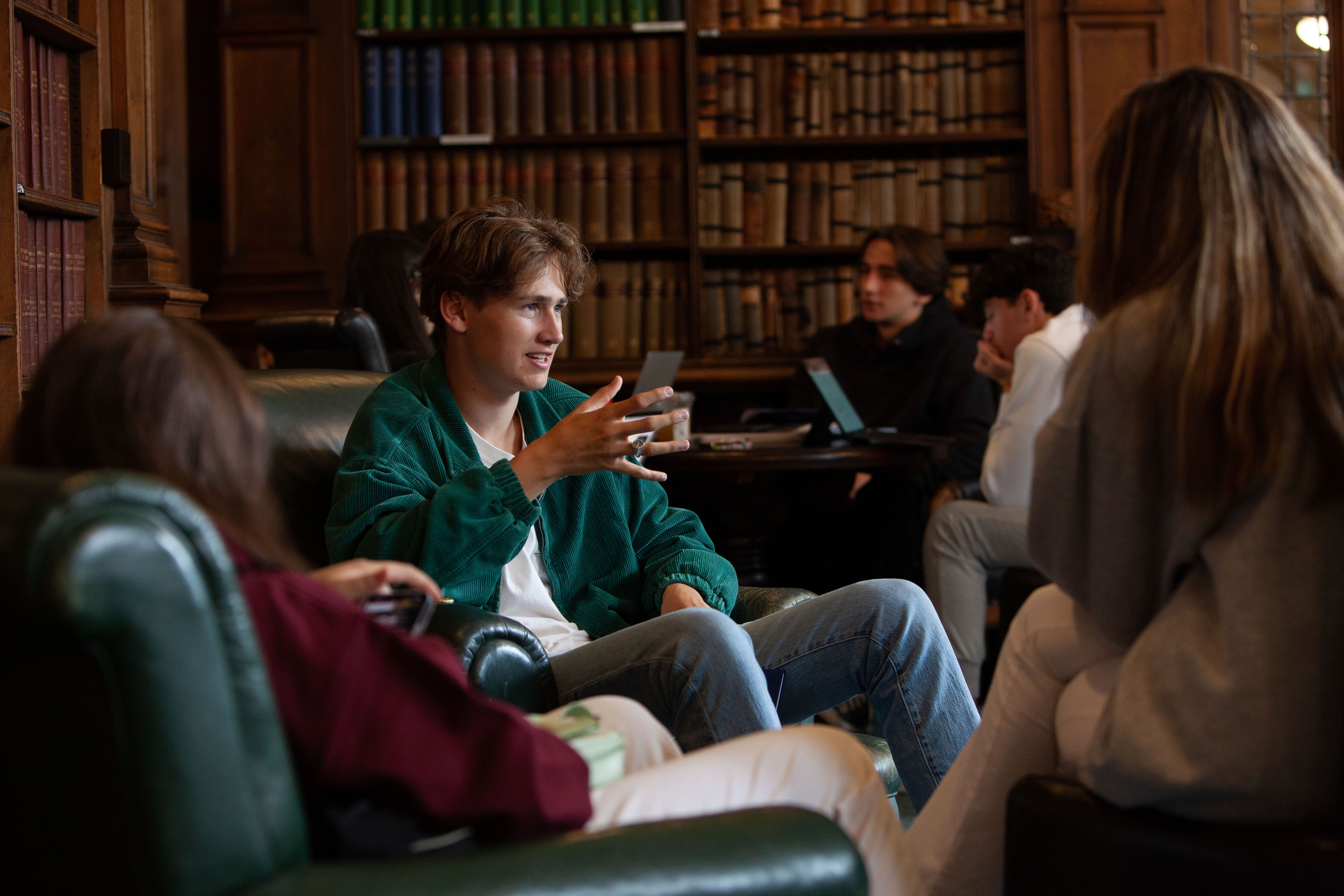 Oxford Royale students in an Business class