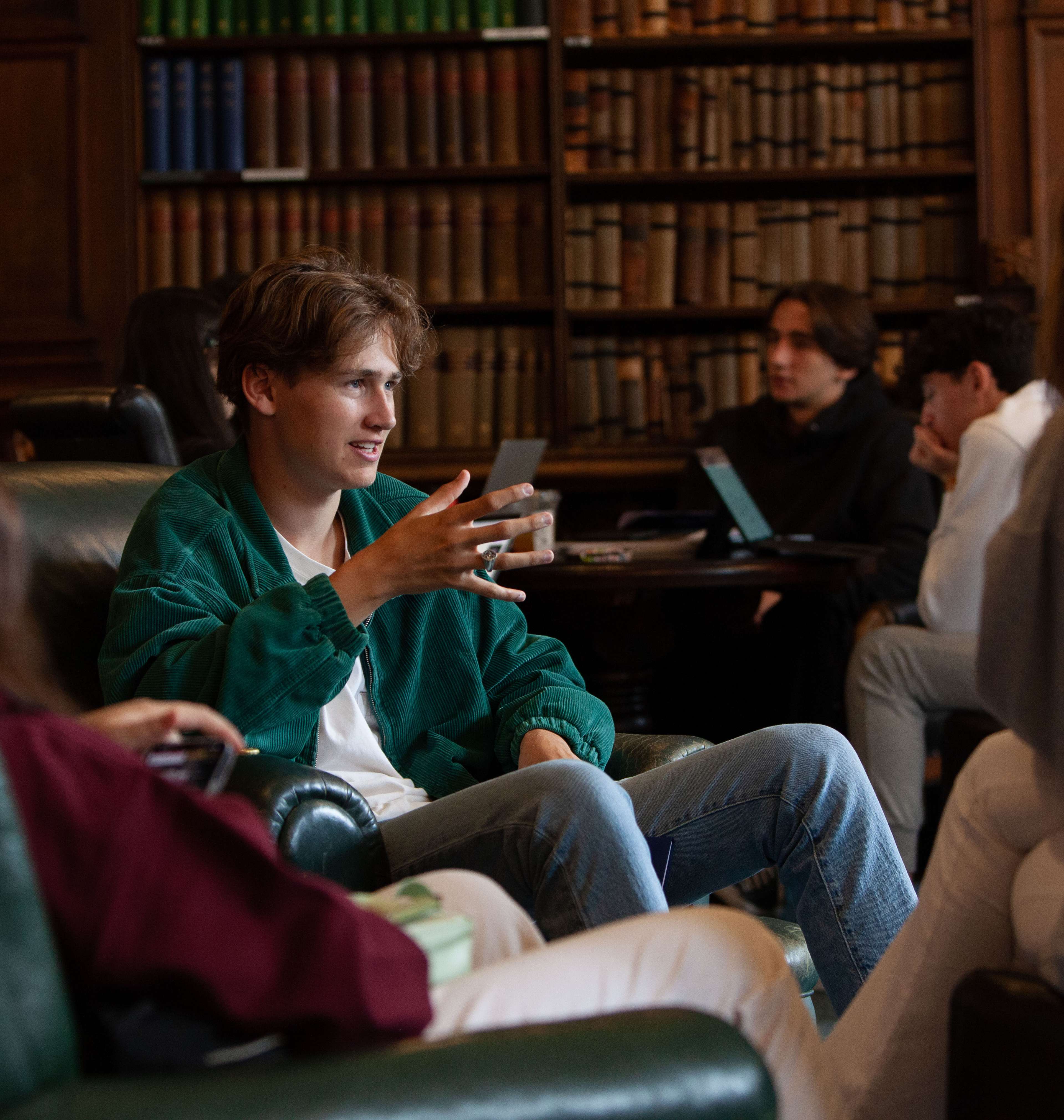 Oxford Royale students in an Business class