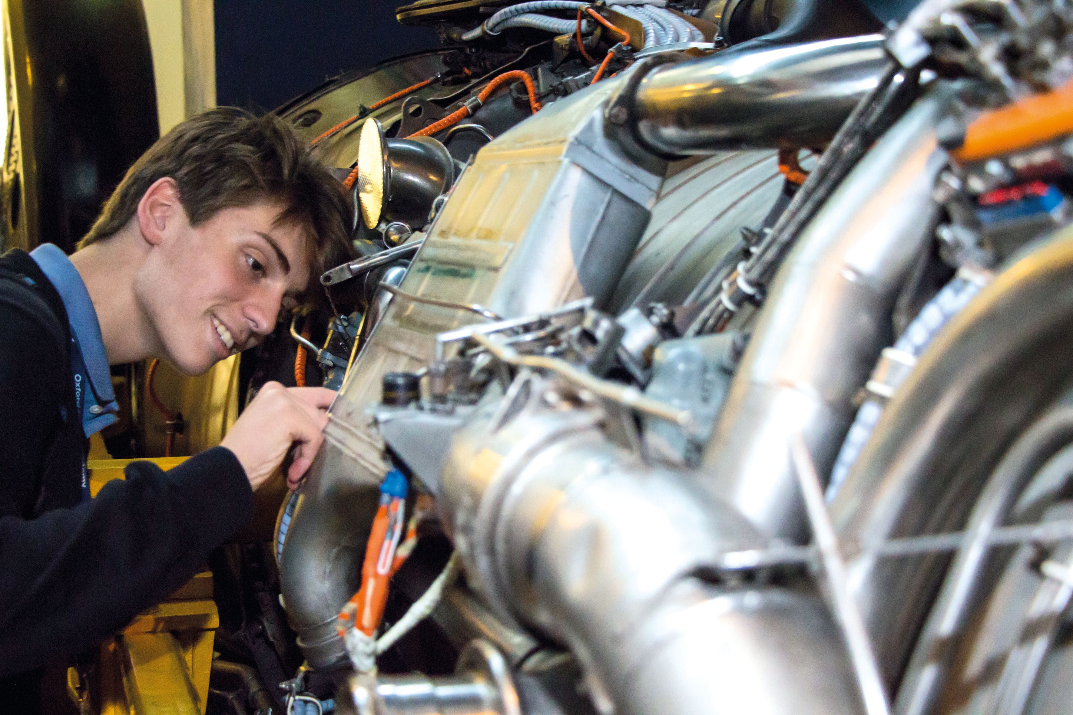 Oxford Royale students in an engineering lesson