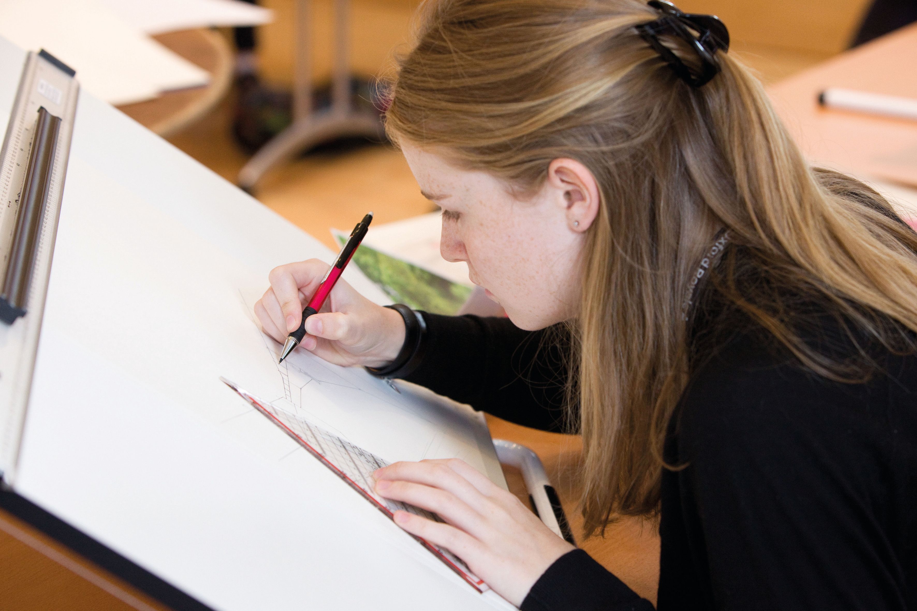 Oxford Royale students enjoy an architecture project in Dubai