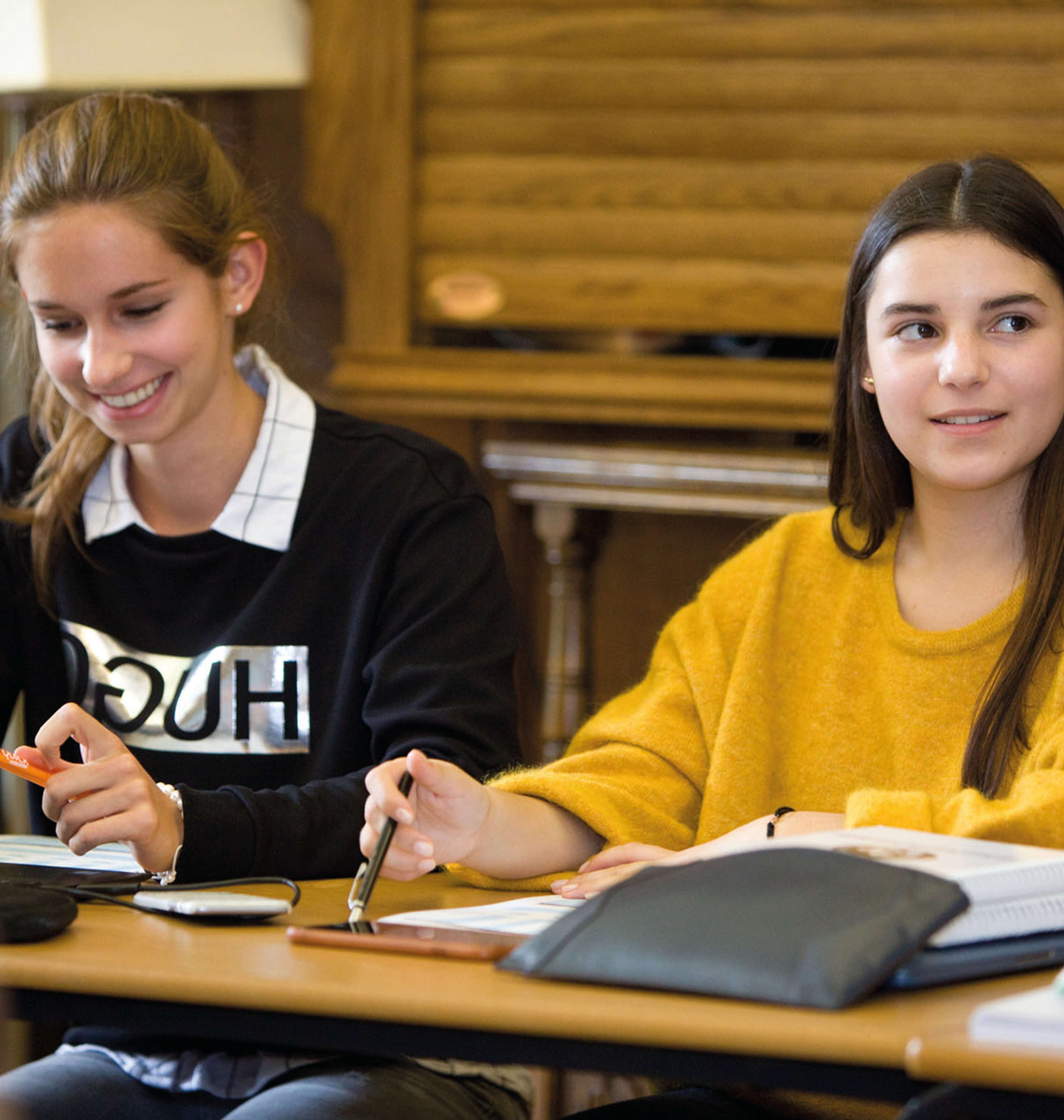 Oxford Royale students in an Business class