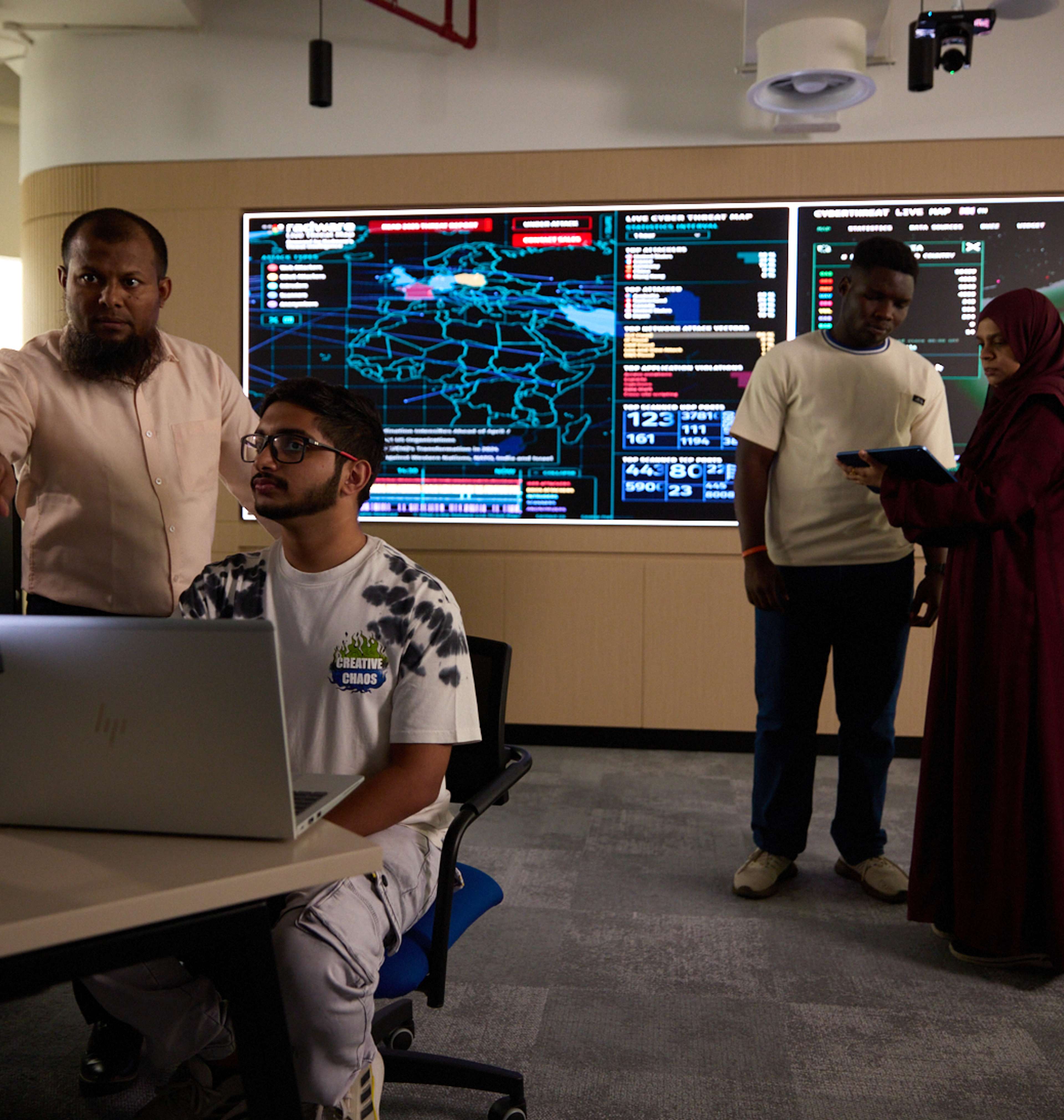 Oxford Royale students enjoy an AI project in Dubai