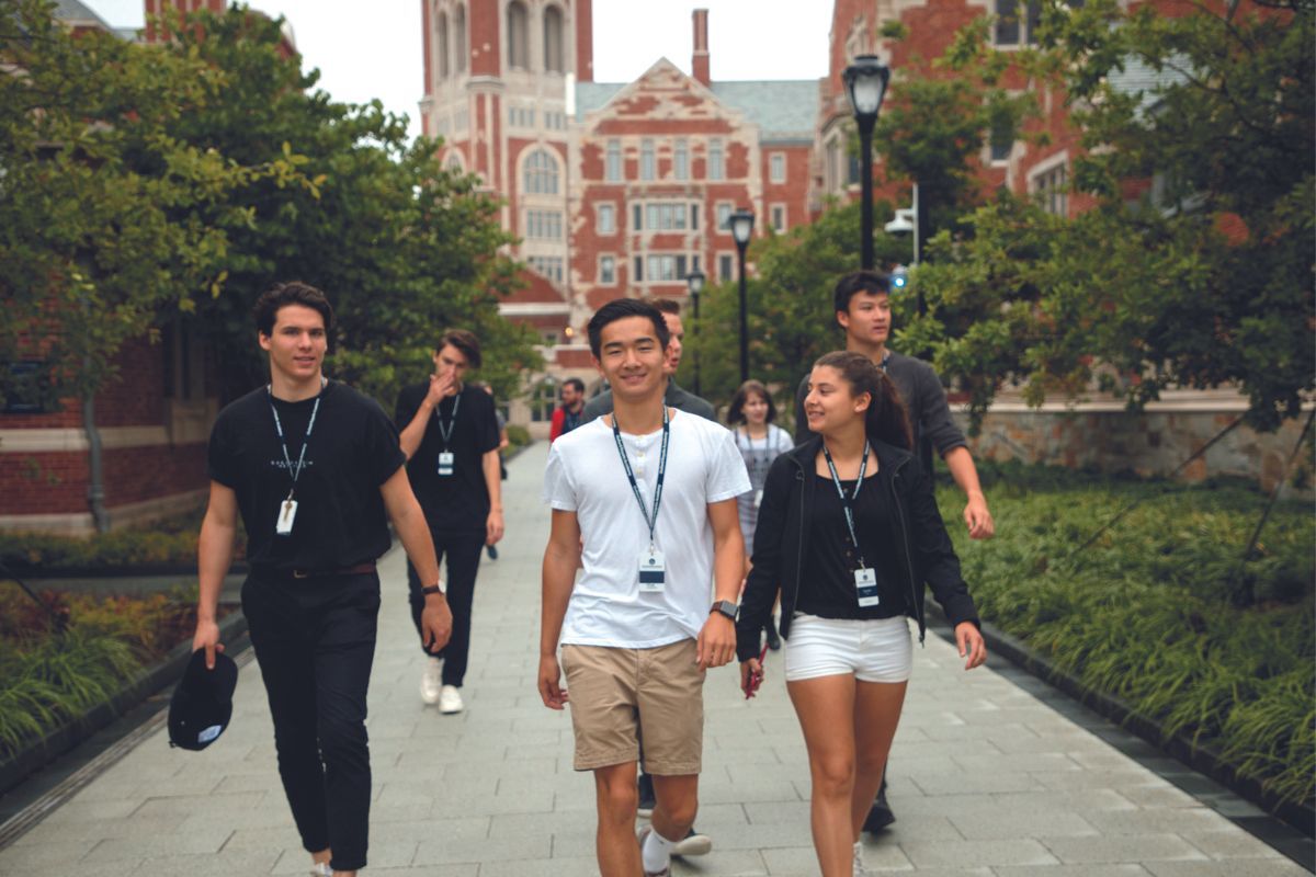 Students walking through Yale Campus