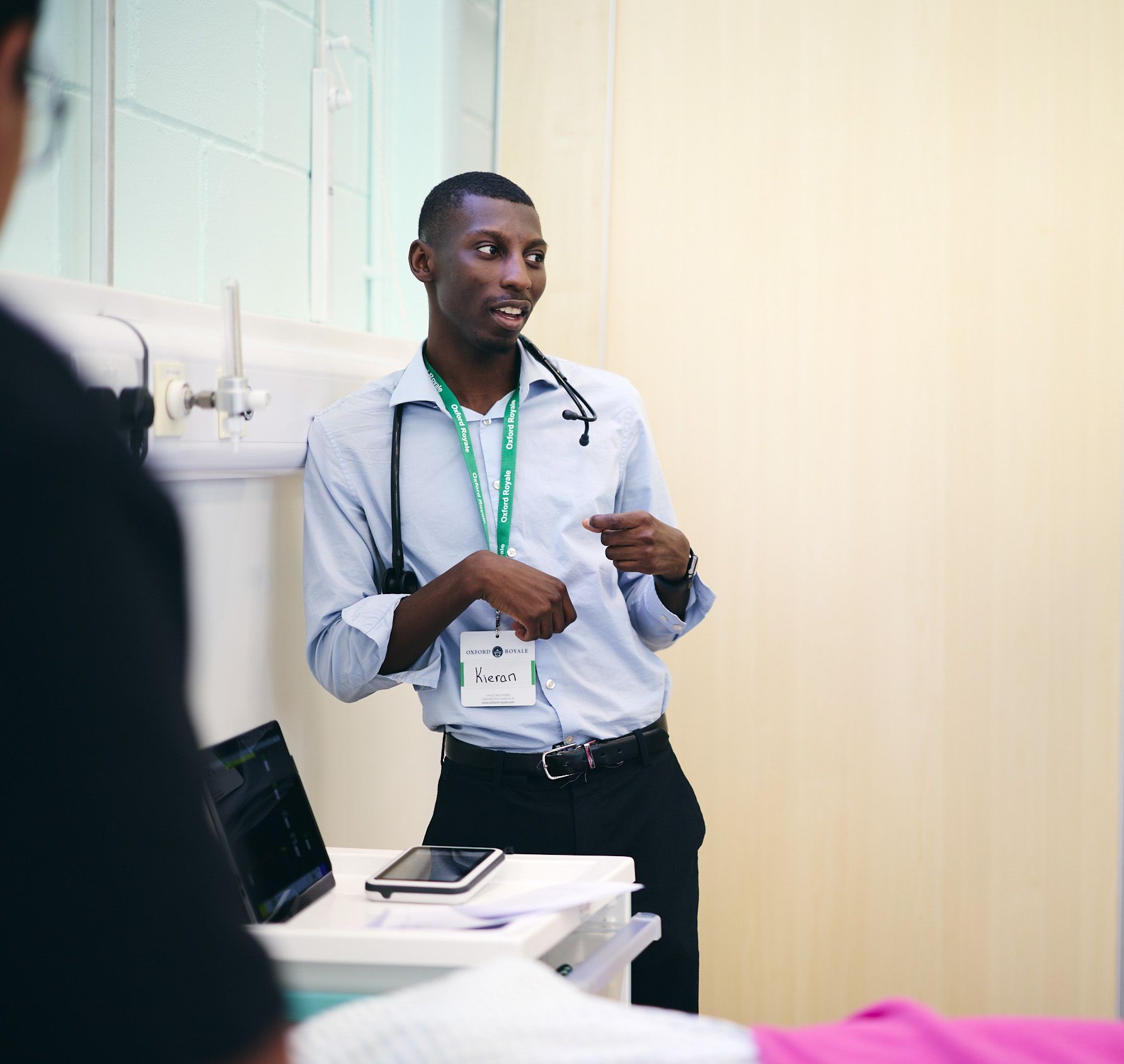 Students discuss Psychology at Oxford Royale’s summer school