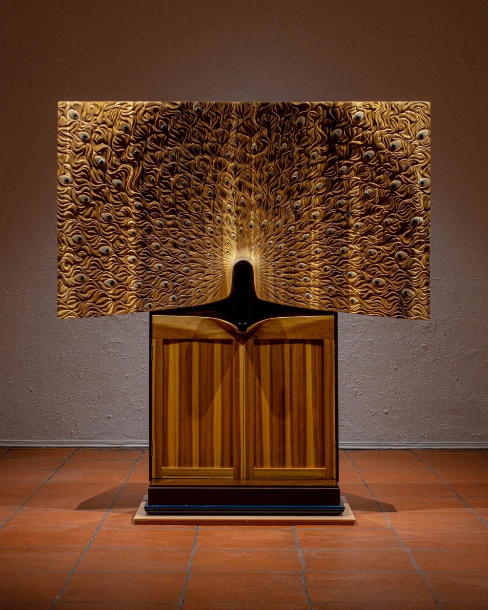 Artwork: Curious Peacock Cabinet / Påfuglskap
