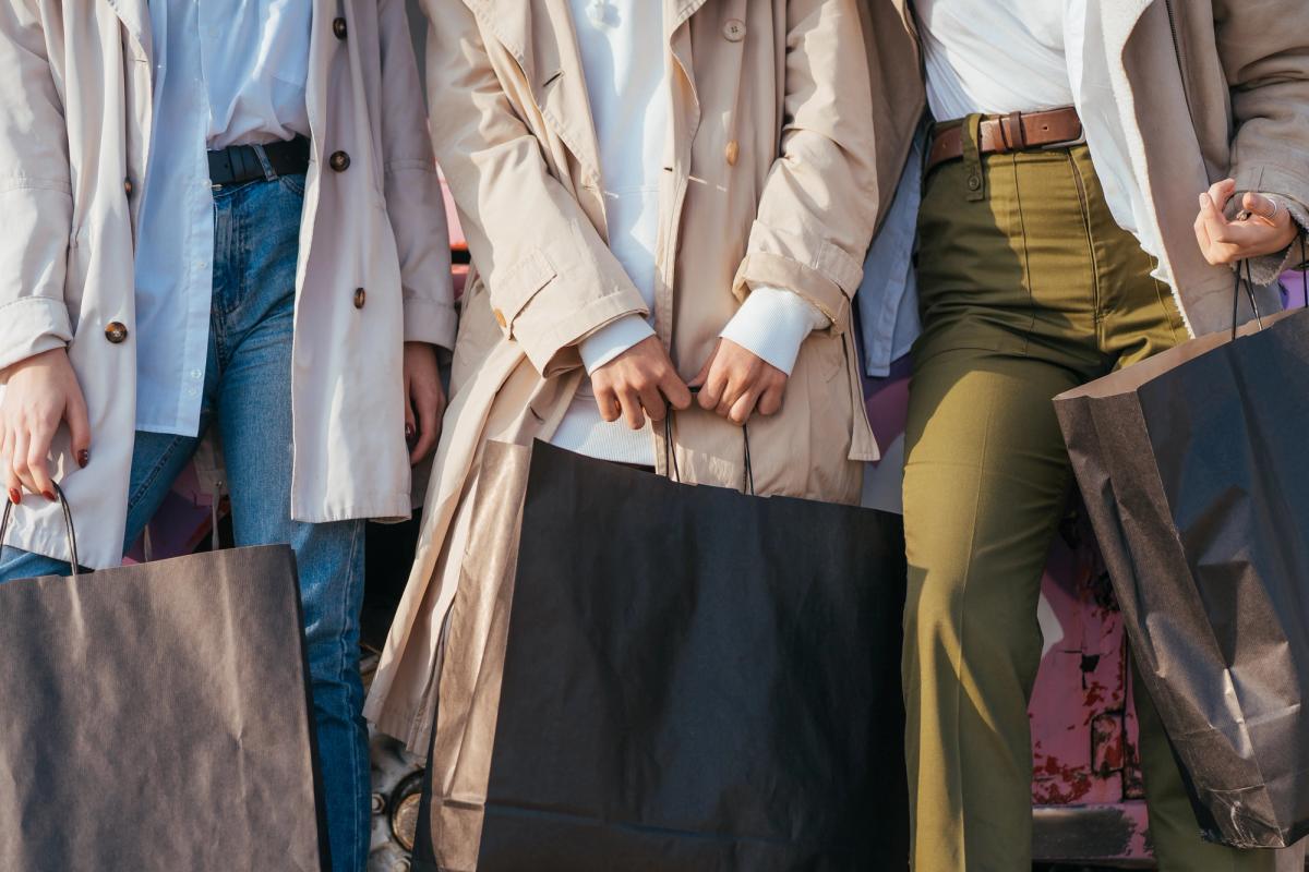 Cover image for Bangun Clothing Line Lokal: Lawan Arus Fast Fashion dengan Strategi Berkelanjutan