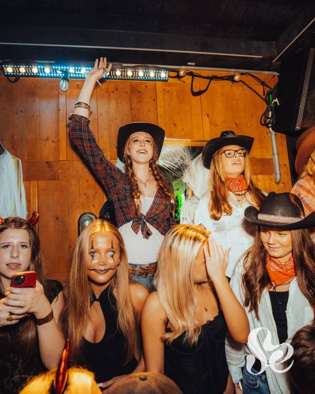 Halloween 2026 på Excet, Lerums Gymnasium, Schillerska gymnasiet, Ingrid Segerstedts gymnasium, Aranäsgymnasiet, Nösnäsgymnasiet, Öckerö gymnasieskola, Alströmergymnasiet, Göteborgsregionens Tekniska Gymnasium GTG, NTI Gymnasiet Kronhus, LBS Mediegymnasiet, Uddevalla Gymnasieskola Agneberg, Uddevalla Gymnasieskola Östrabo, Uddevalla Gymnasieskola Sinclair, bild 50 av 100