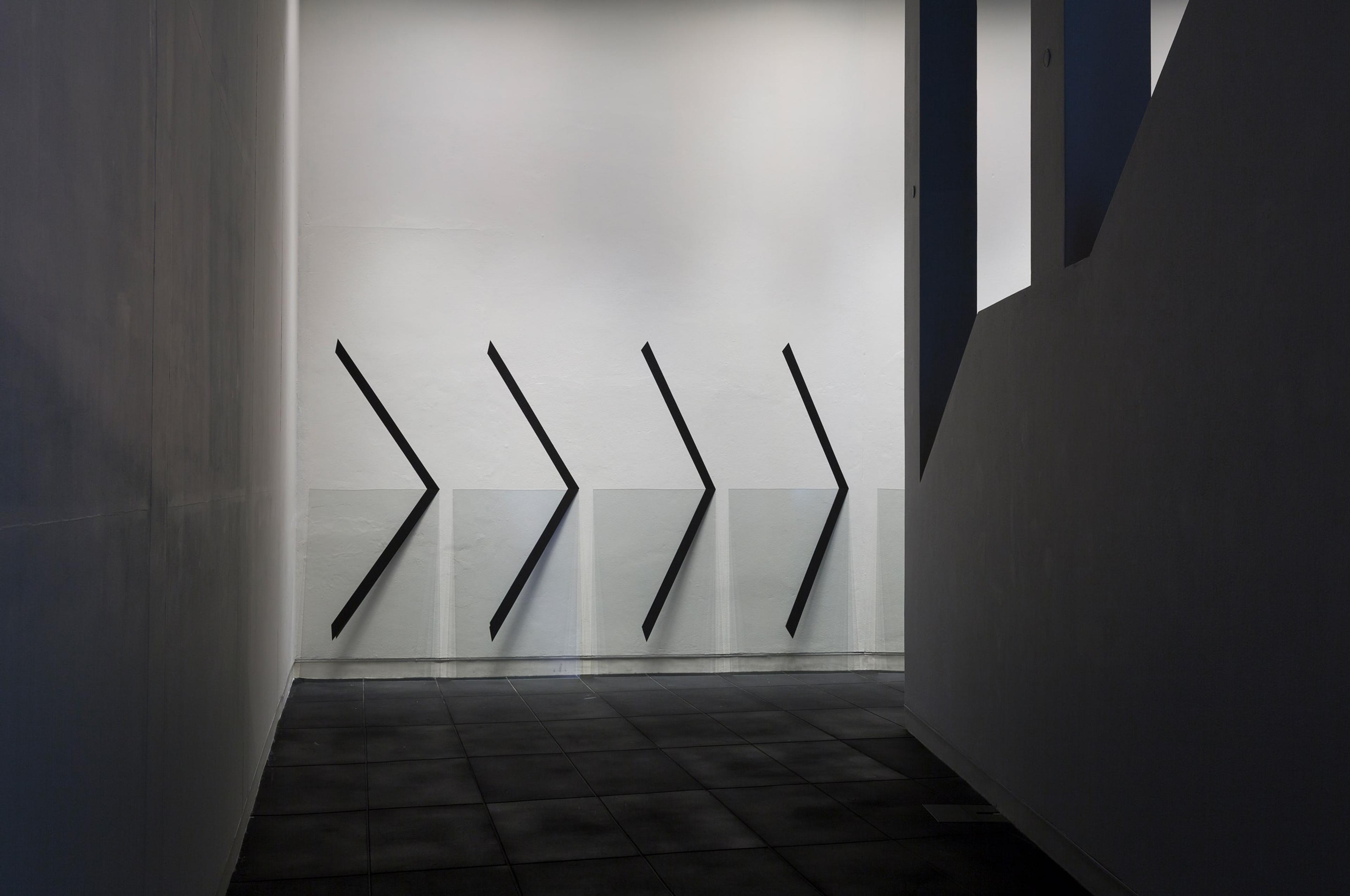 Andrew Beck, Linear Split (8 Phases) 2015, acrylic on eight sheets of non-reflective glass with wall painting, each sheet 1350 x 900mm. Courtesy of the artist and Hamish McKay Gallery, Wellington (photo: Shaun Waugh)