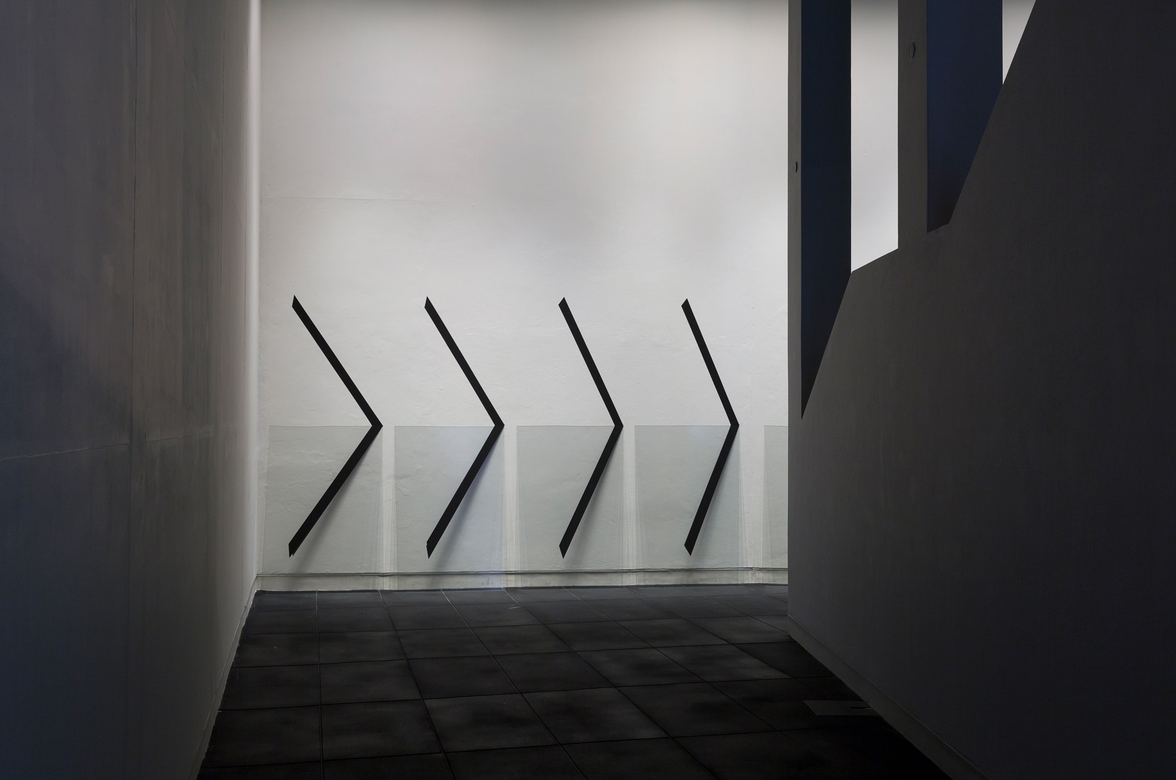 Andrew Beck, Linear Split (8 Phases) 2015, acrylic on eight sheets of non-reflective glass with wall painting, each sheet 1350 x 900mm. Courtesy of the artist and Hamish McKay Gallery, Wellington (photo: Shaun Waugh)