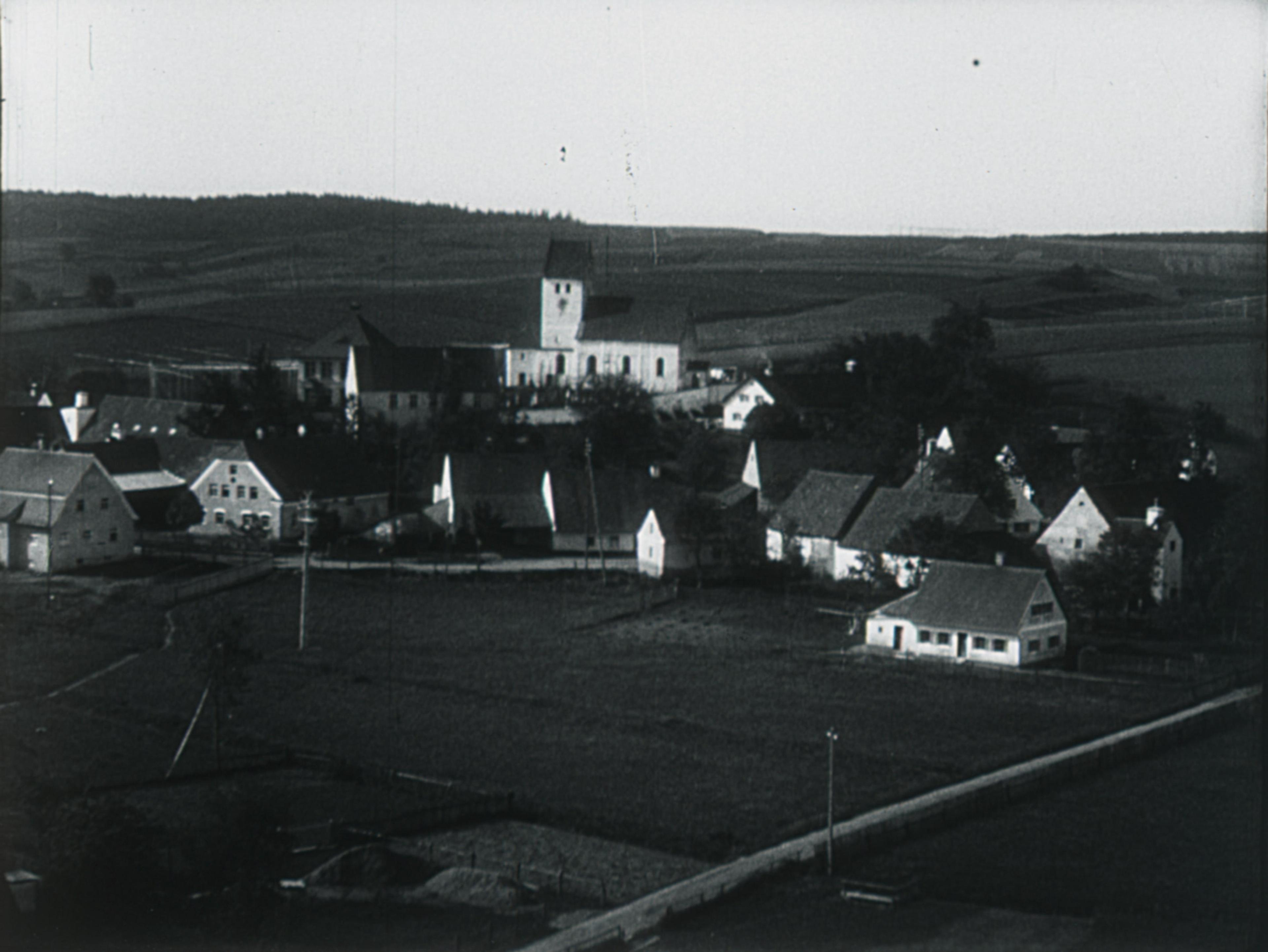 Oskar Fischinger, film still from München-Berlin Wanderung (Walking from Munich to Berlin), 1927. 35mm transferred to digital video, screened at 24fps, b&w, silent, 3mins. Courtesy of Center for Visual Music, Los Angeles.
