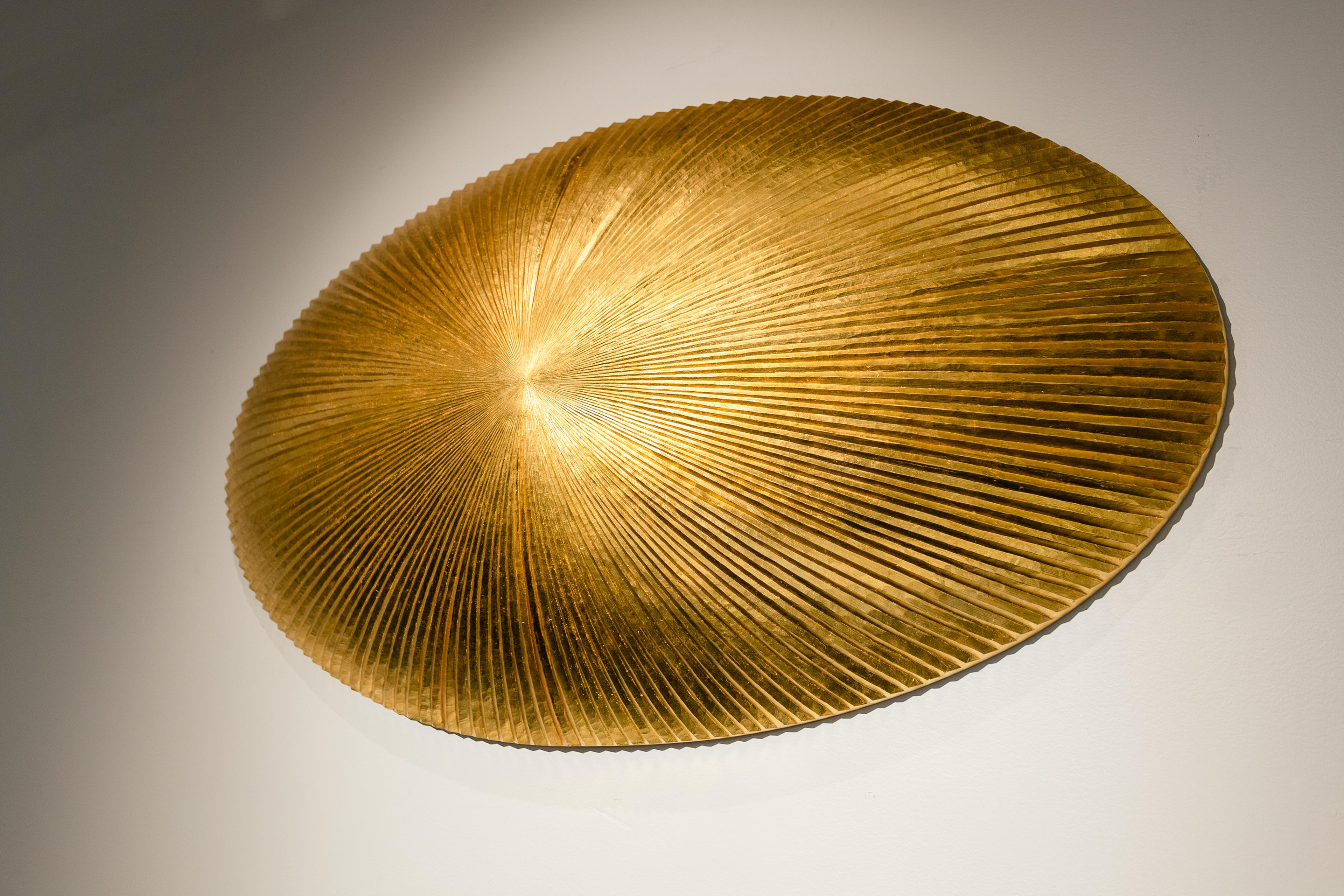 Brett Graham, Rawhiti, 2014, carved beechwood, gold leaf, sculpture