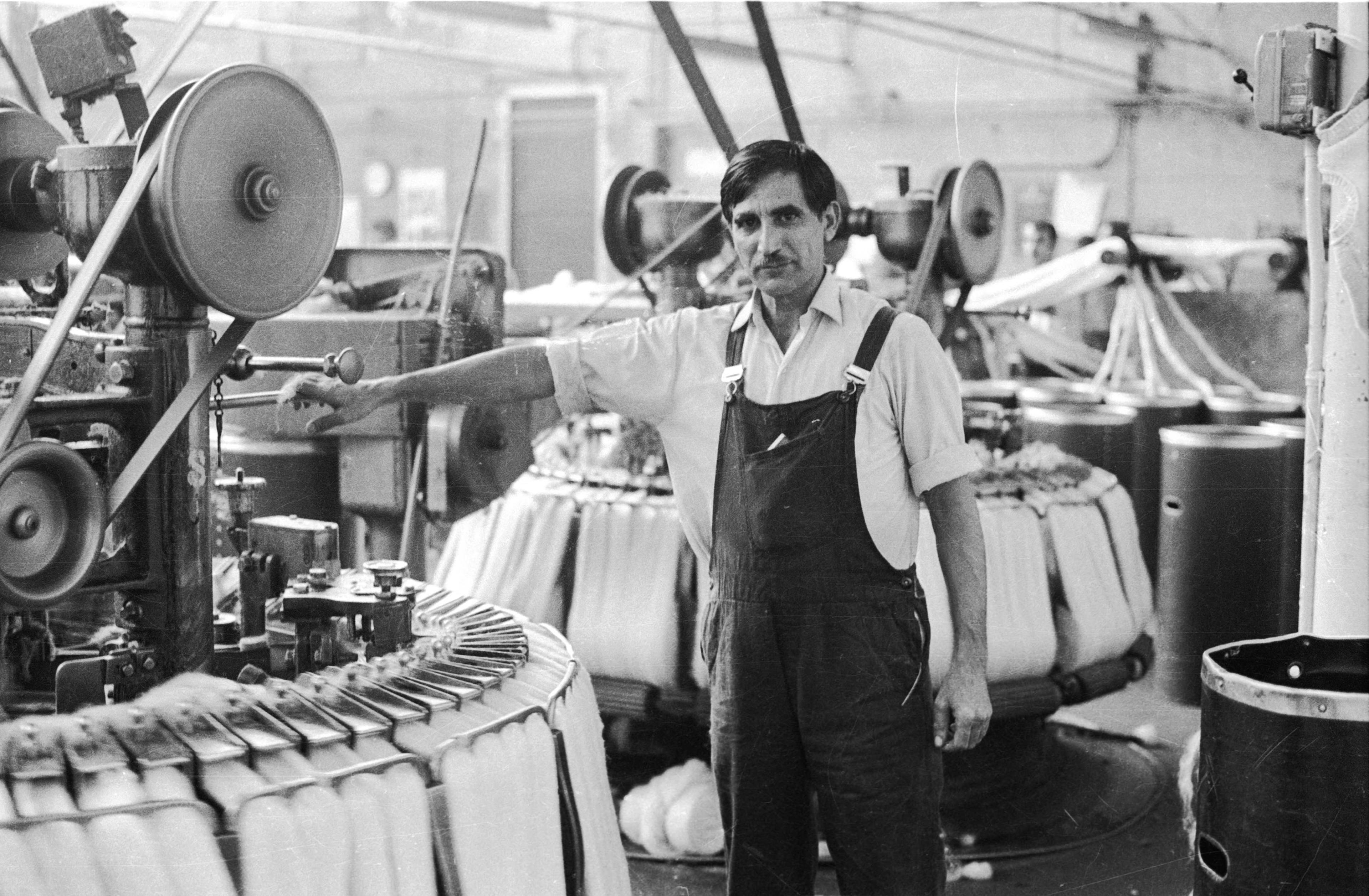 Darcy Lange, A Documentation of Bradford Working Life, UK, 1974, black-and-white photograph. Courtesy of the artist's estate