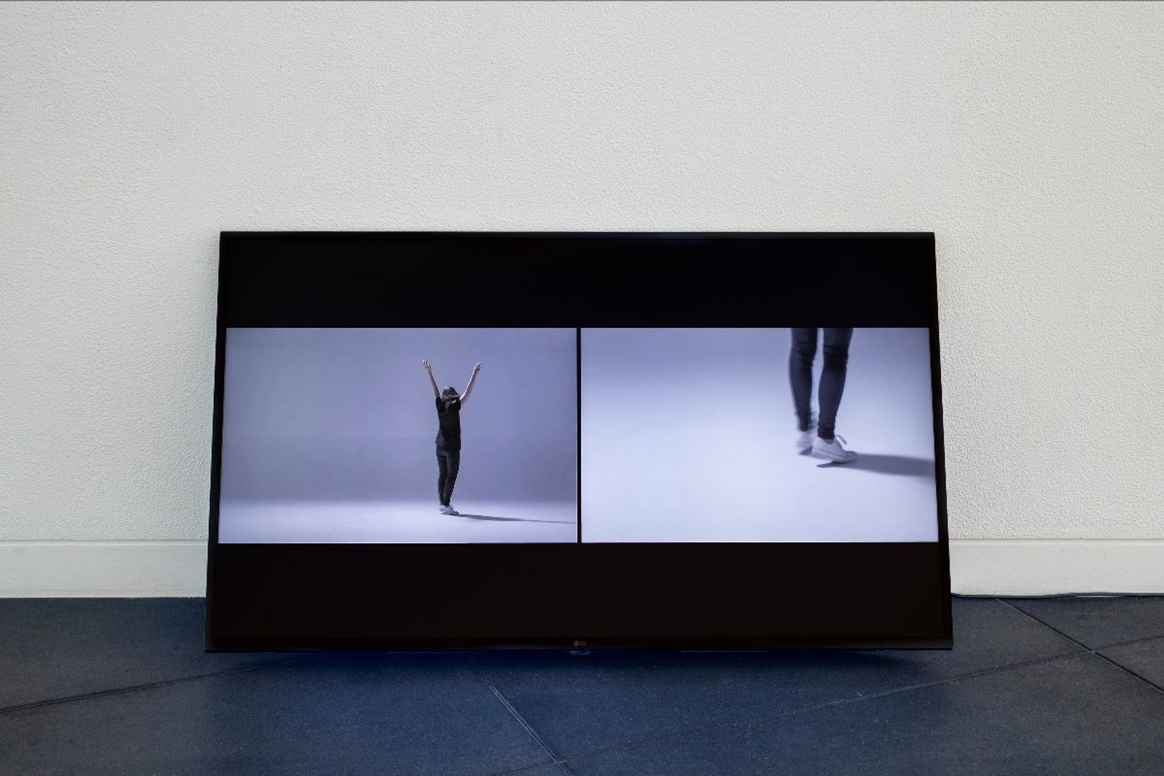Kathy Barry, 12-Minute Movement, 2016, single channel digital video, 12 mins 12 secs, courtesy of the artist. Installation view Energy Work: Kathy Barry/ Sarah Smuts-Kennedy, Te Pātaka Toi Adam Art Gallery, Te Herenga Waka–Victoria University Wellington, 2022. Photo by Ted Whitaker.