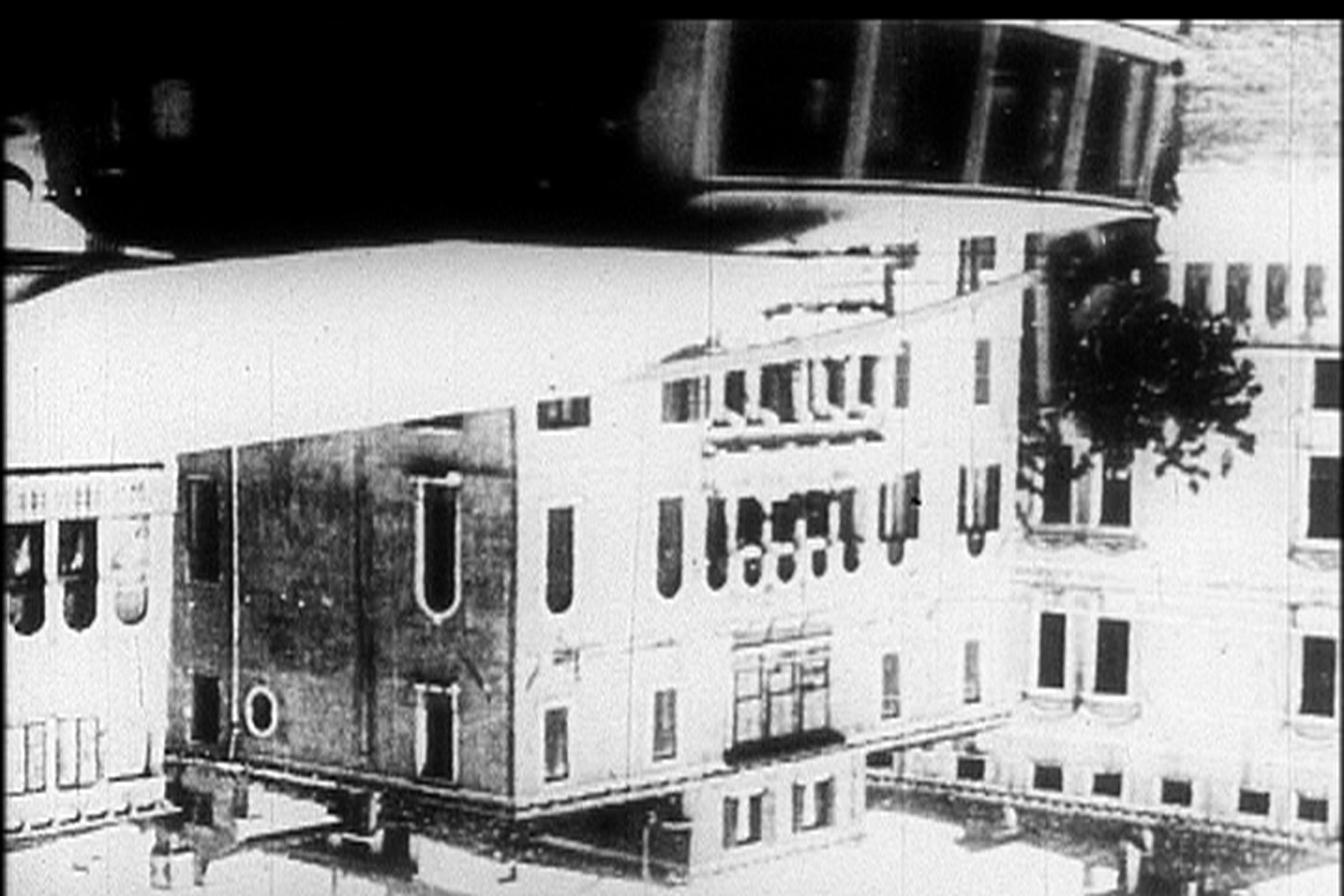 Ken Jacobs, film still from Opening The Nineteenth Century: 1896, 1990. Archival footage transferred to digital video, Pulfrich 3D, b/w, colour, sound, 9mins. Courtesy of the artist.