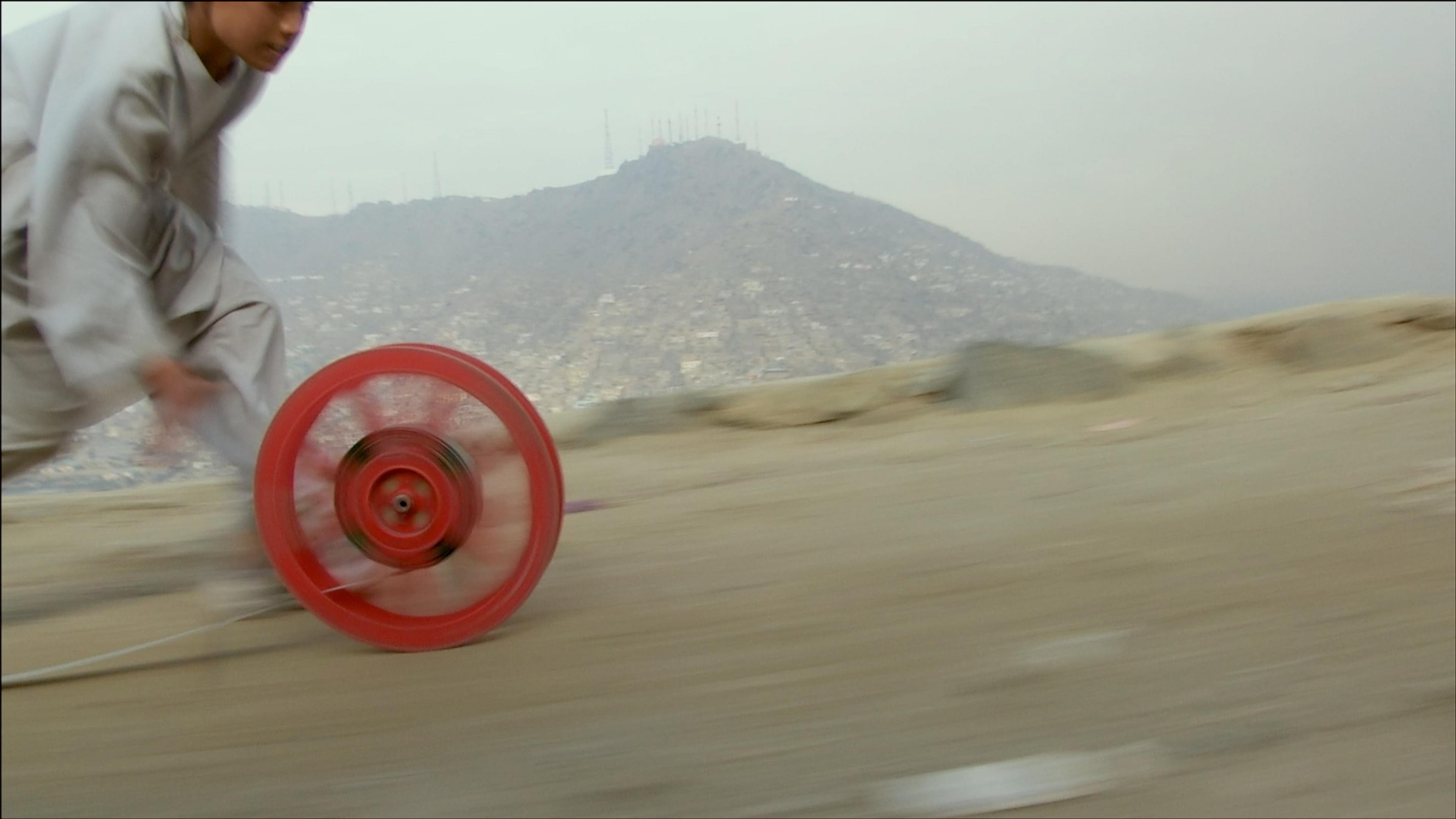 Francis Alÿs (in collaboration with Julien Devaux and Ajmal Maiwandi), still from Reel-Unreel, 2011. Video documentation of an action. Courtesy the artist and David Zwirner, New York/London.