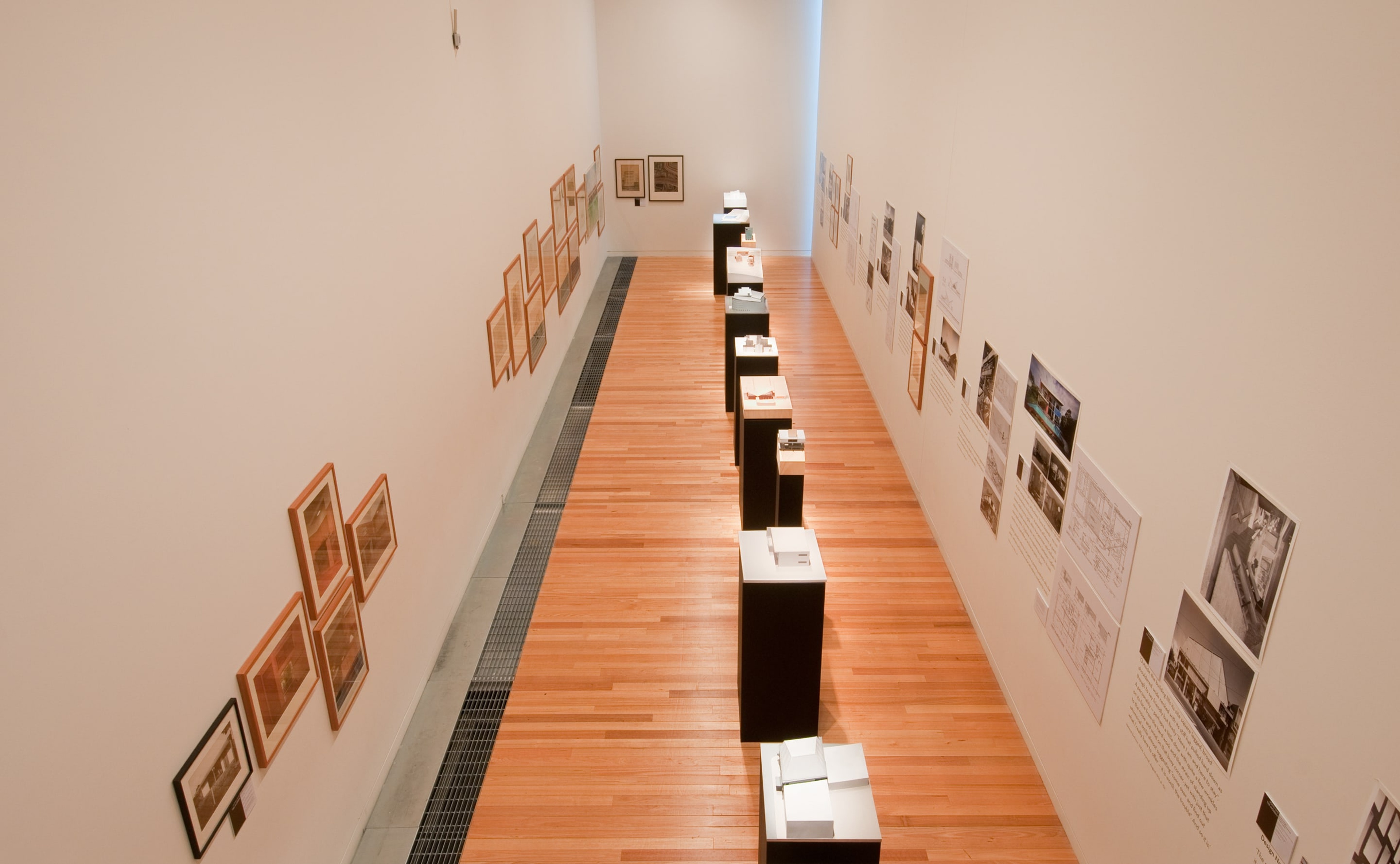Long Live the Modern: New Zealand’s New Architecture, 1904-1984. Curated by Julia Gatley and Bill McKay. Toured by the Gus Fisher Gallery, The University of Auckland.