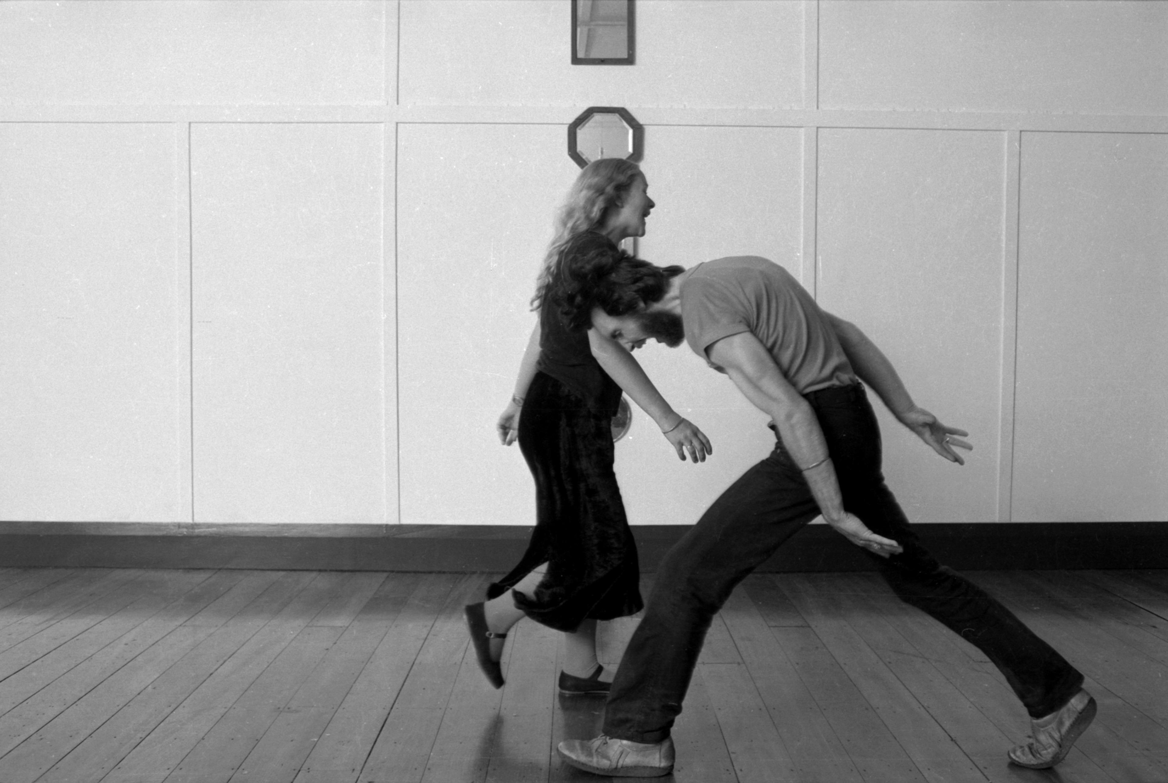 Peter Roche & Linda Buis, Liaison, (part two), performance, Real Pictures, Auckland, March 1980, photograph: Gregory Burke, courtesy of Peter Roche Estate  