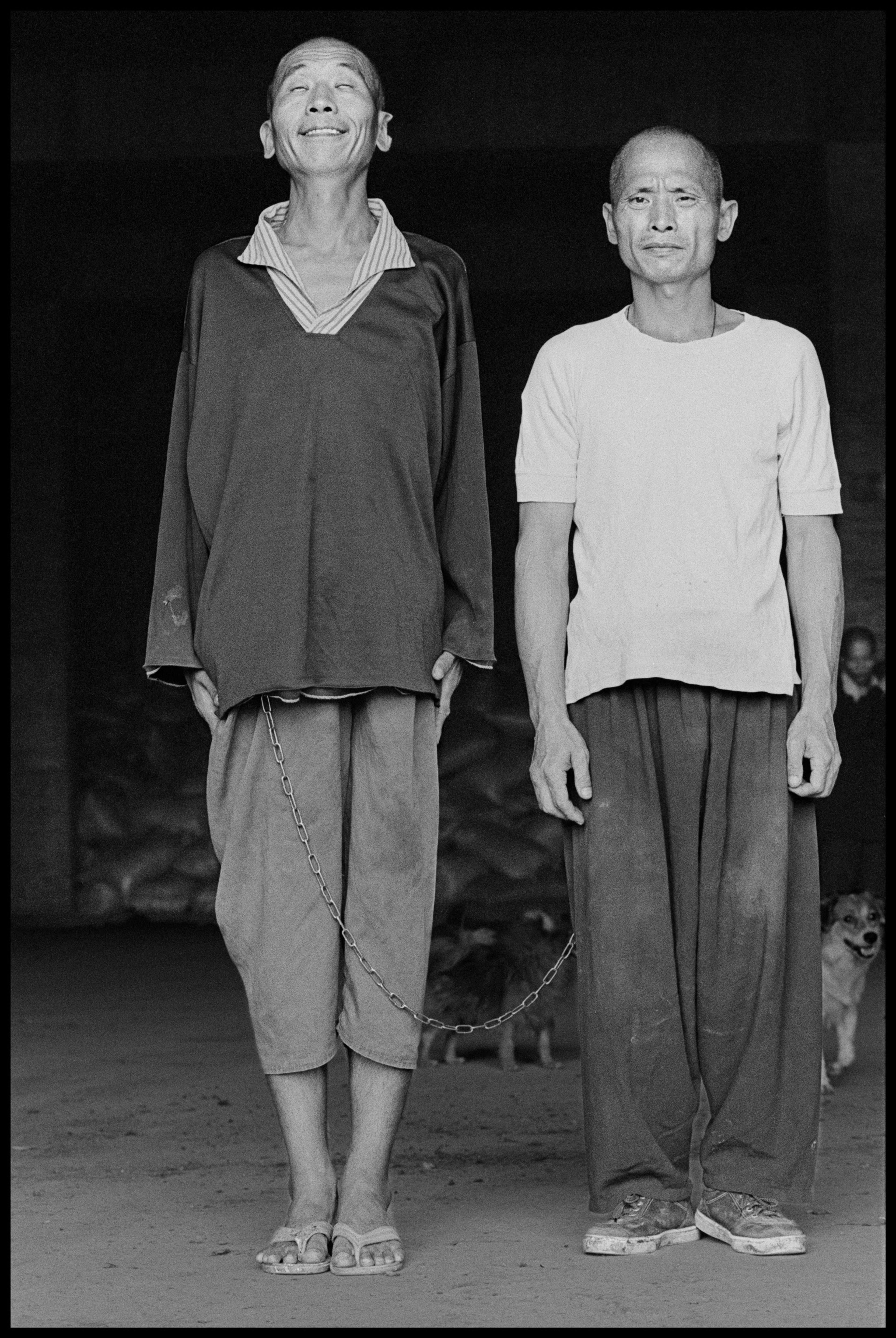 Chien-Chi Chang, The Chain (detail), 31 silver gelatin photographs, 107.3 x 157.8mm each. Courtesy of the artist