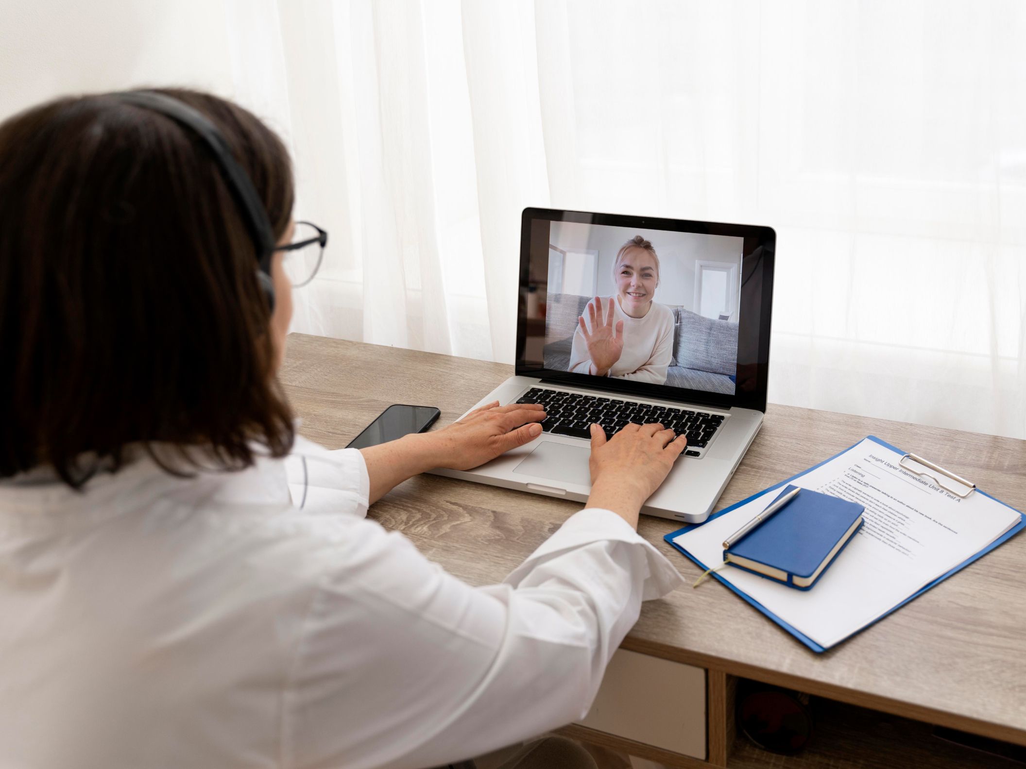 English teache learning remotely