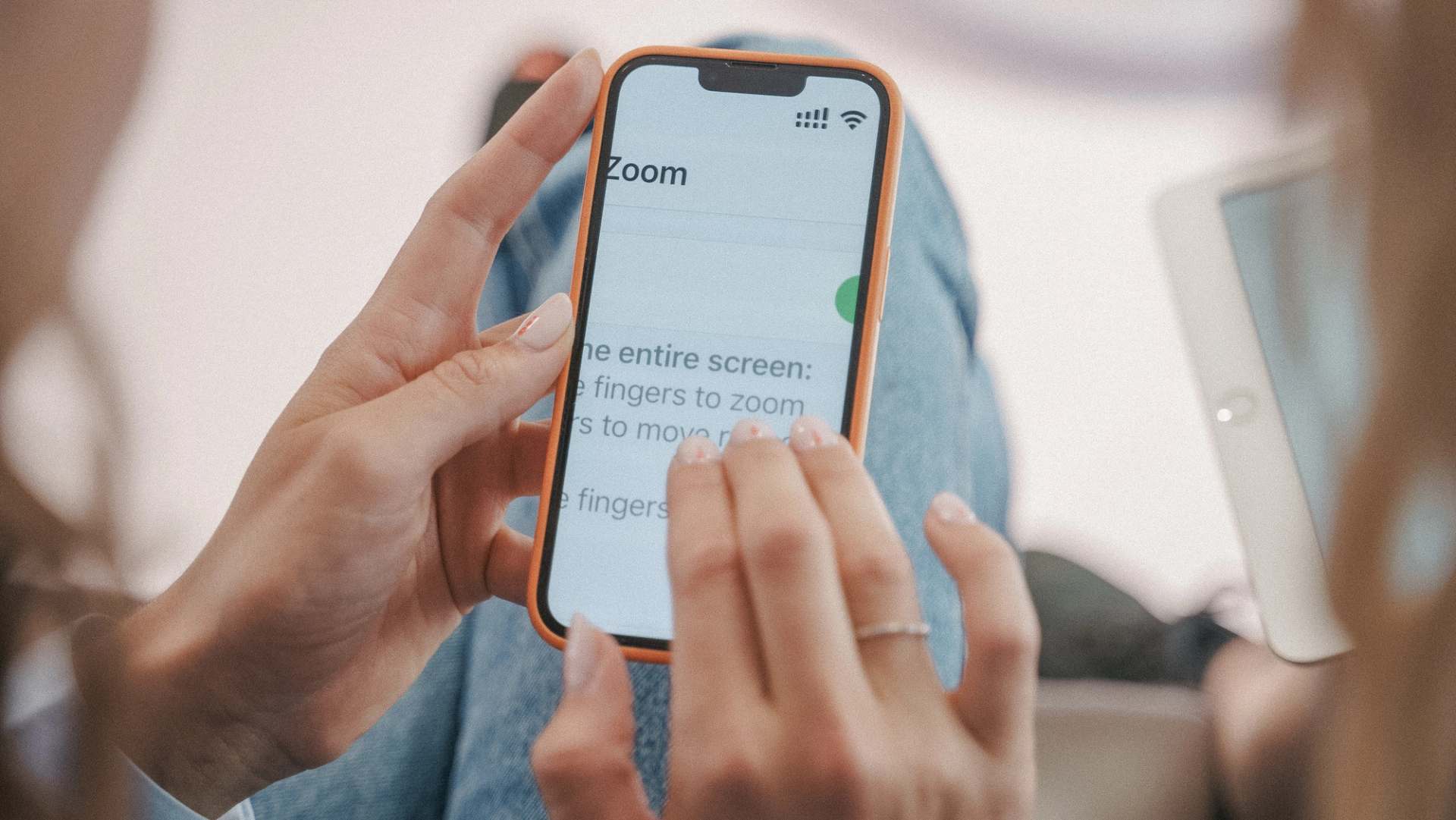 zooming in on iphone screen