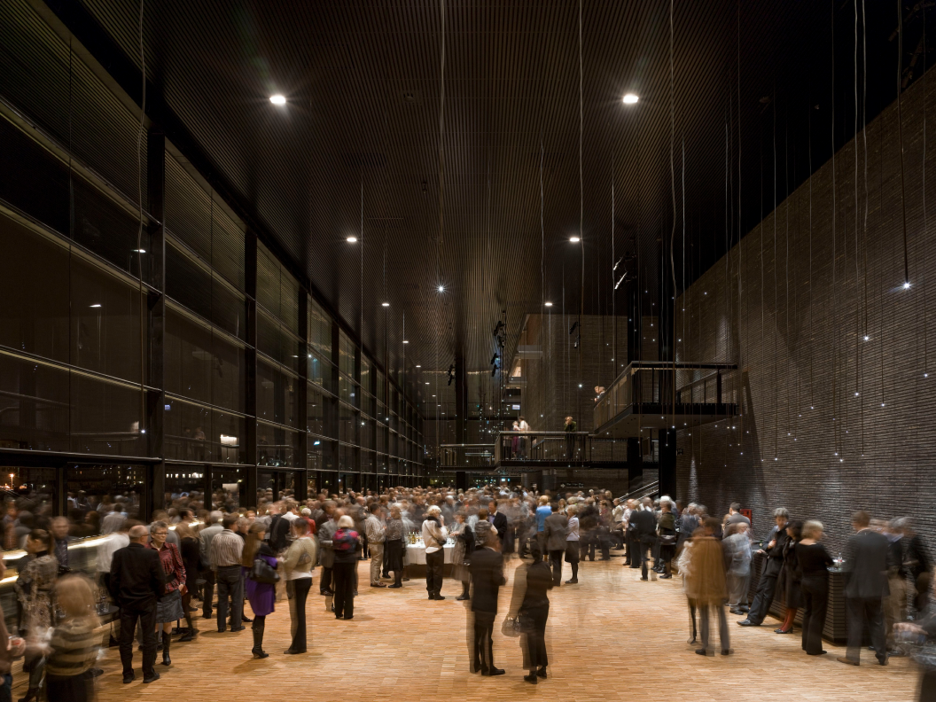 opera at night time