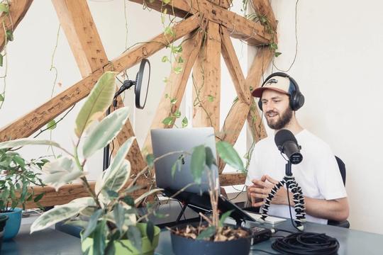 Cover Image for The best podcast recording & editing software: How to choose