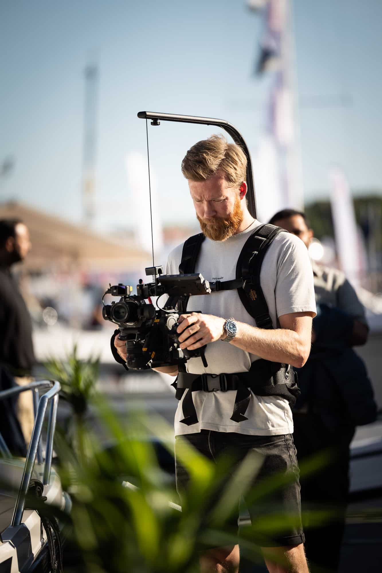 Profesjonelt kamerautstyr og droner for videoproduksjon