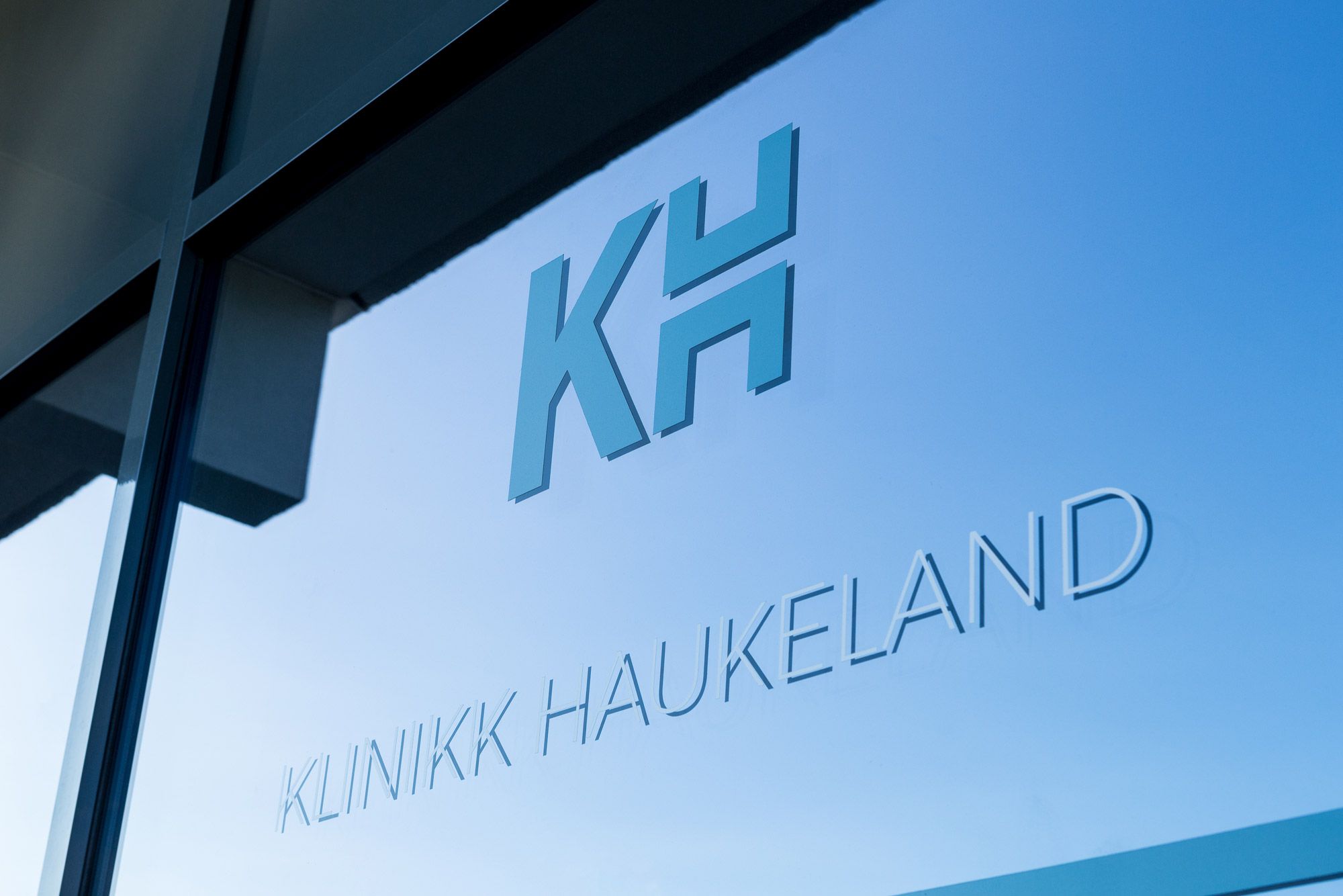 Innendørs skilting og foliedekor for Klinikk Haukeland