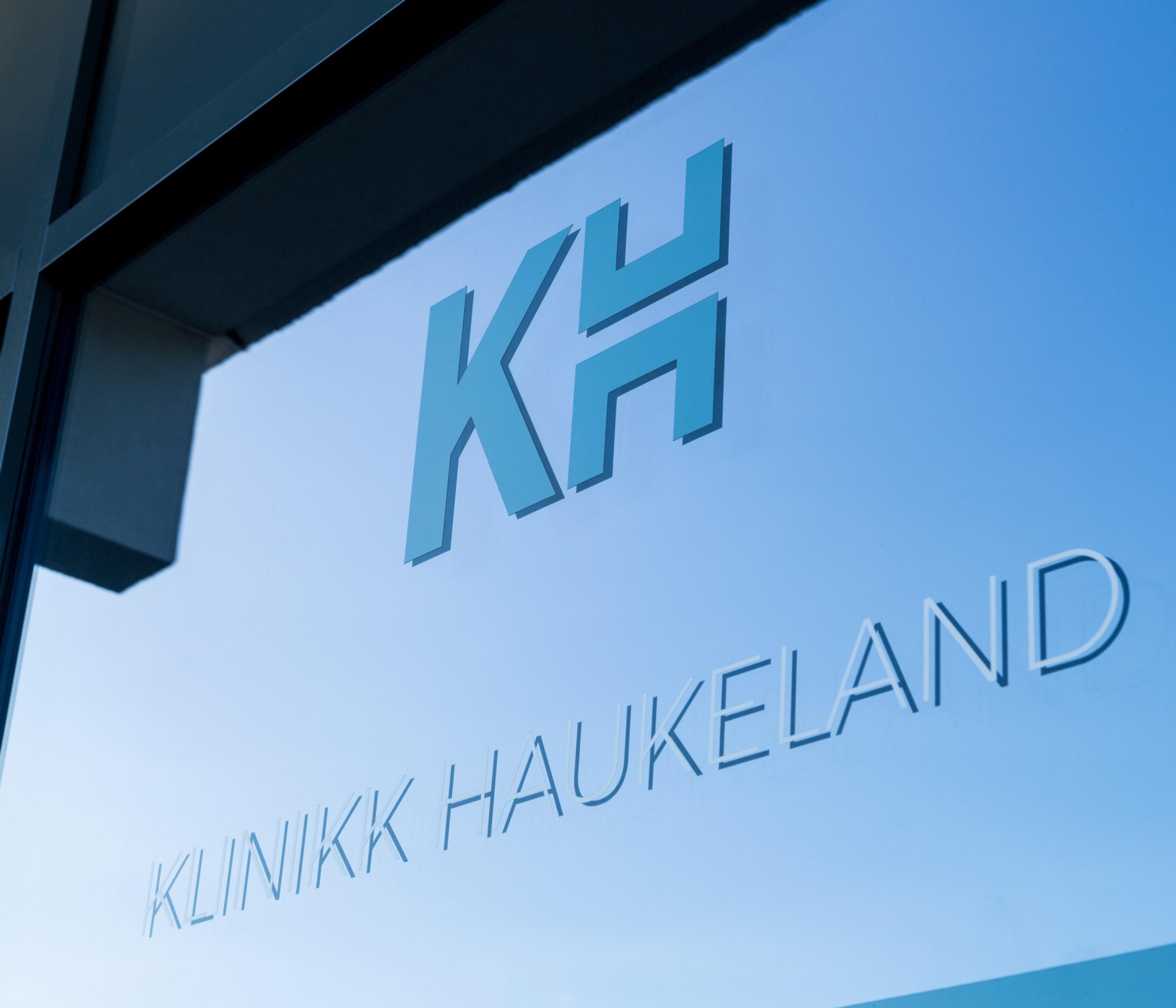 Innendørs skilting og foliedekor for Klinikk Haukeland