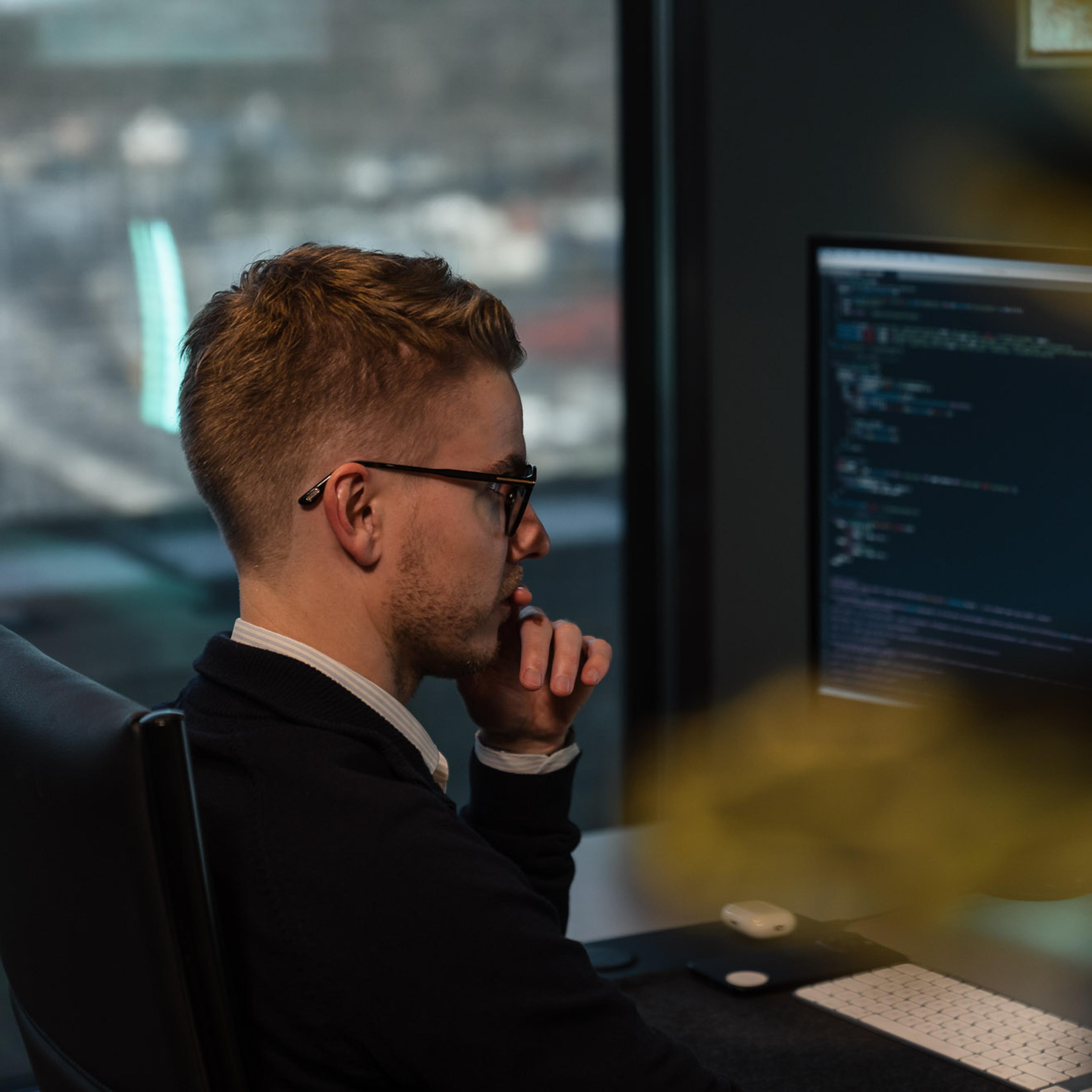 Planlegging og utvikling av mobilapp med wireframes og prototyper
