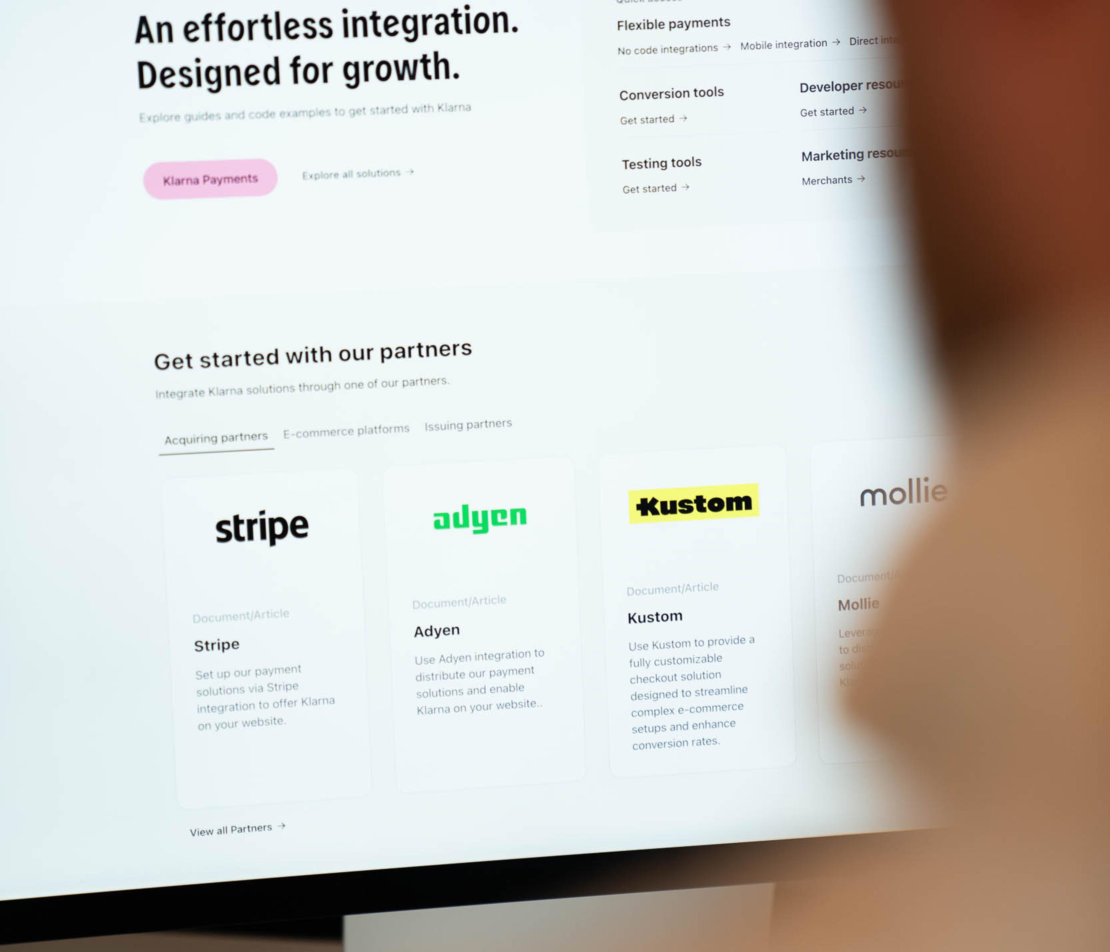 Klarna Docs-side med integrasjonsguide, partnere som Stripe, Adyen og Kustom, og oppfordring til betaling og vekst.