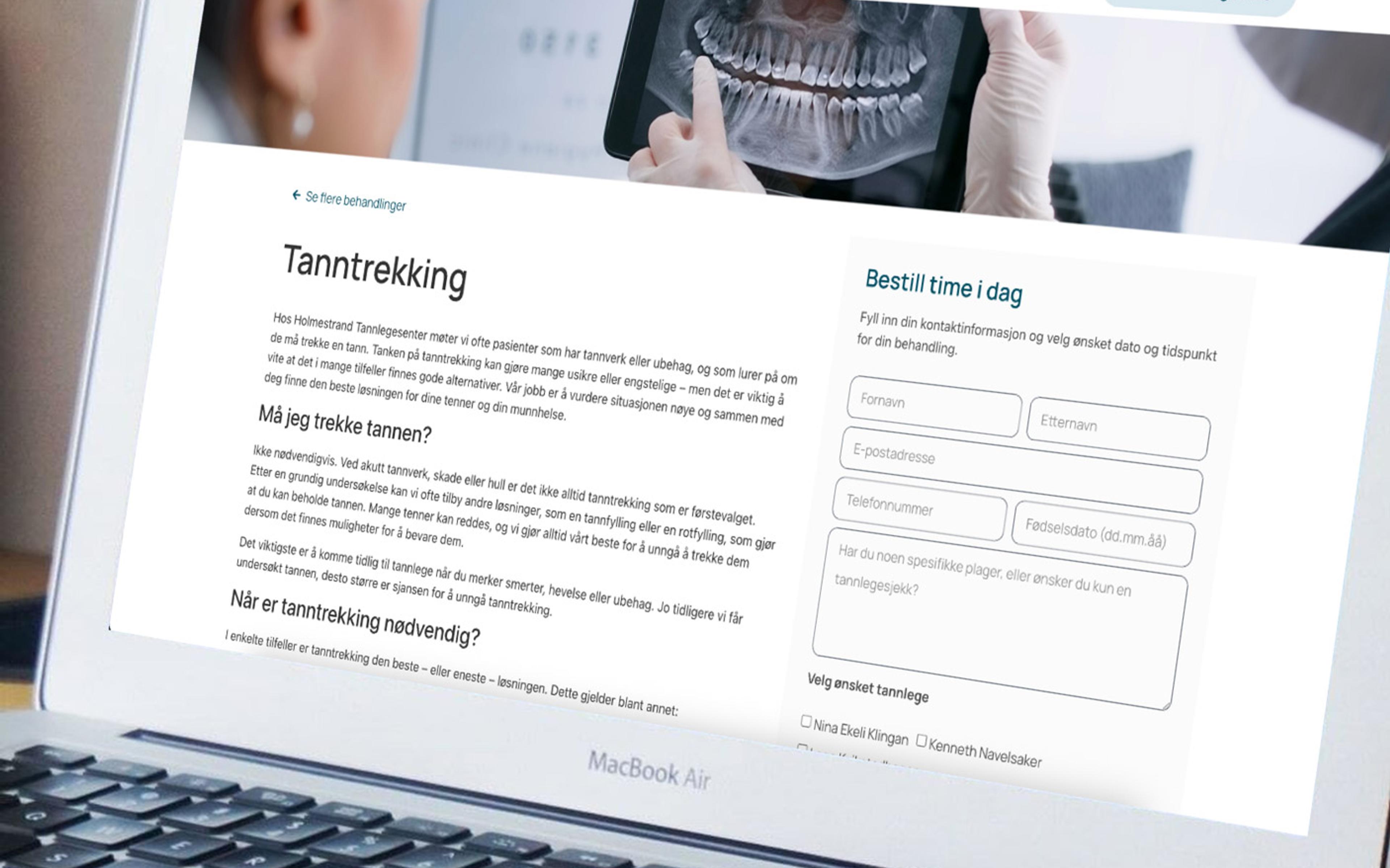 MacBook Air viser en tannlegepraksis sin responsiv nettside med informasjon om tanntrekking og bookingskjema