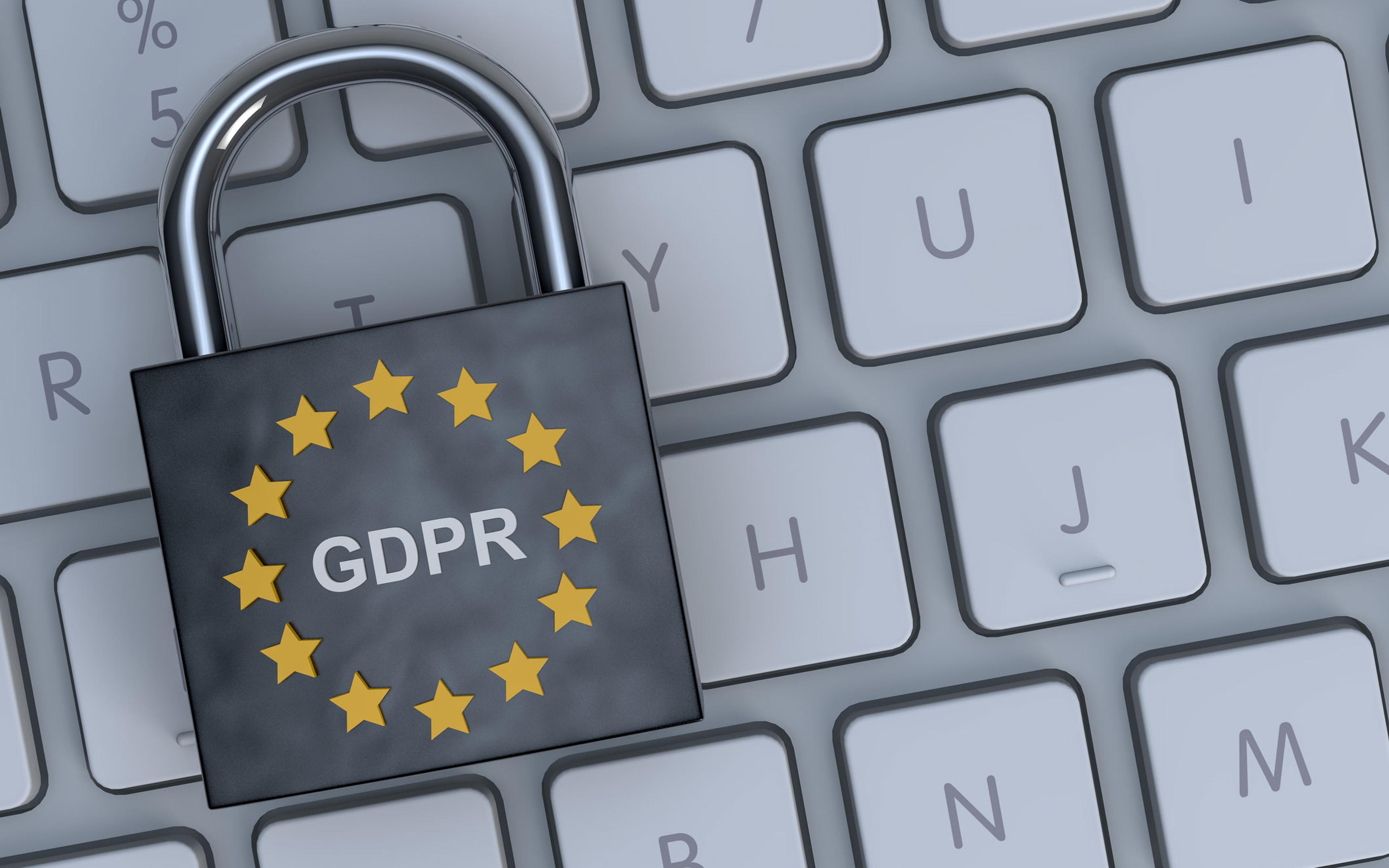 Bilde av en hengelås med teksten GDPR over ett tastatur