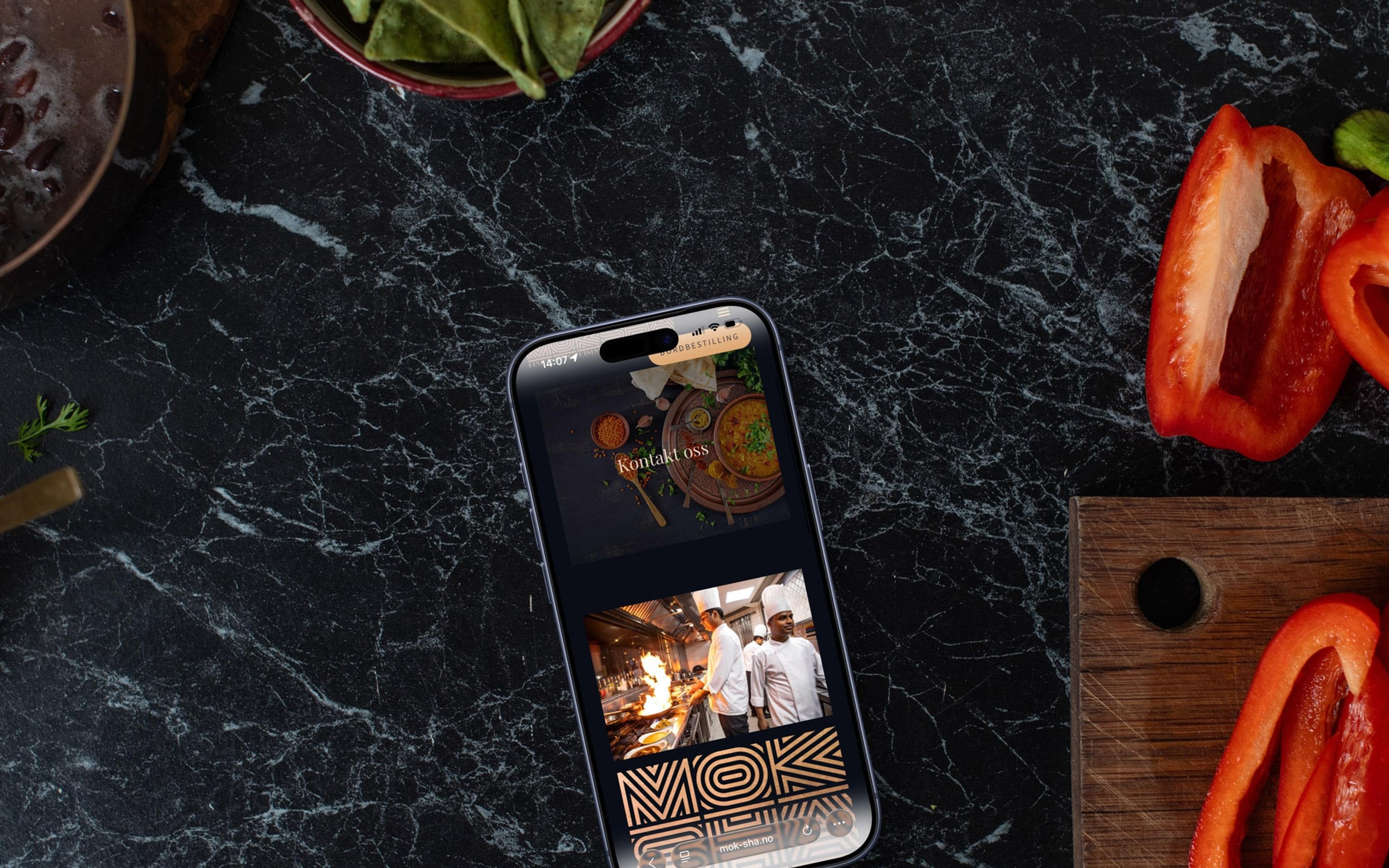 Moksha restaurant – responsiv nettside på mobil og desktop