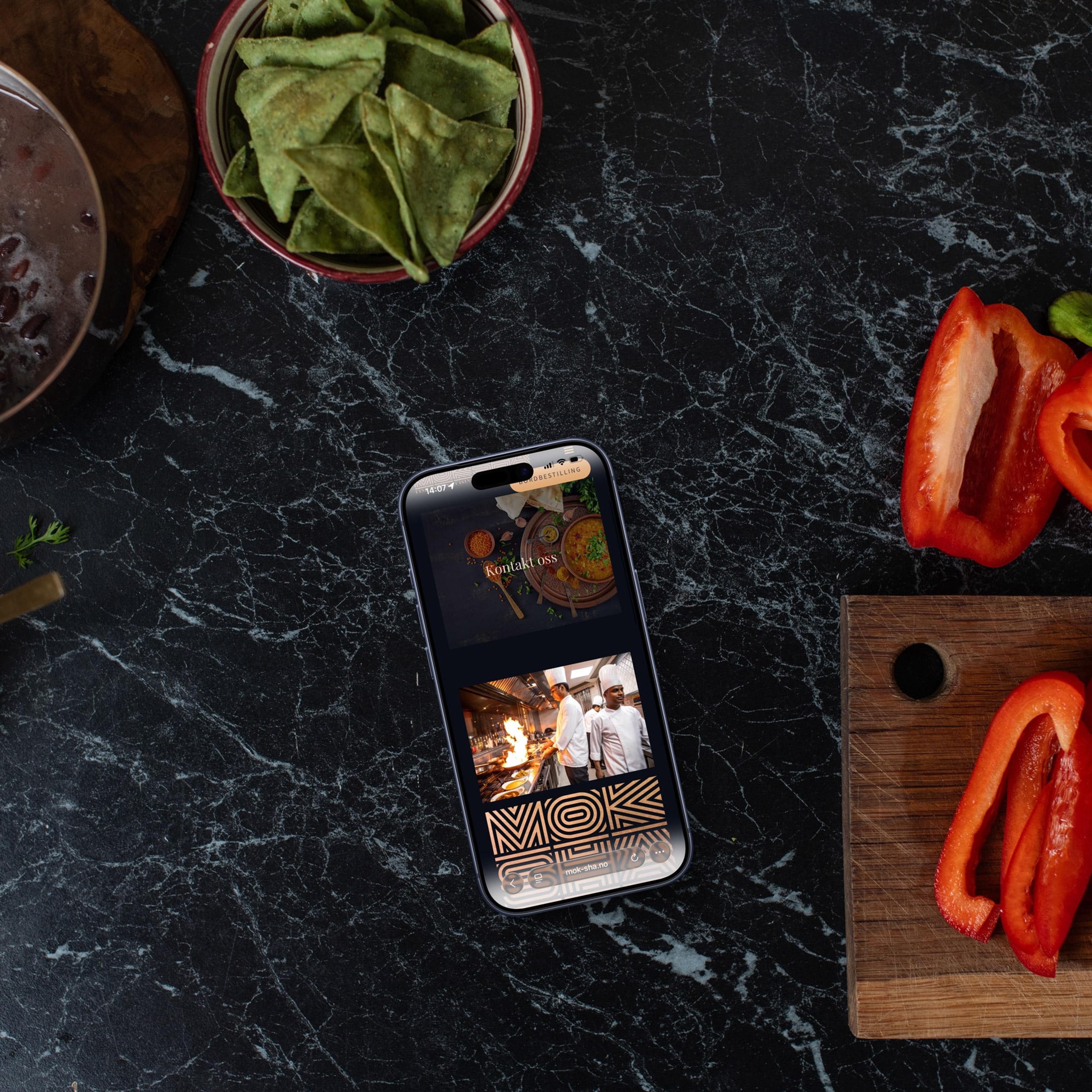 Moksha restaurant – responsiv nettside på mobil og desktop