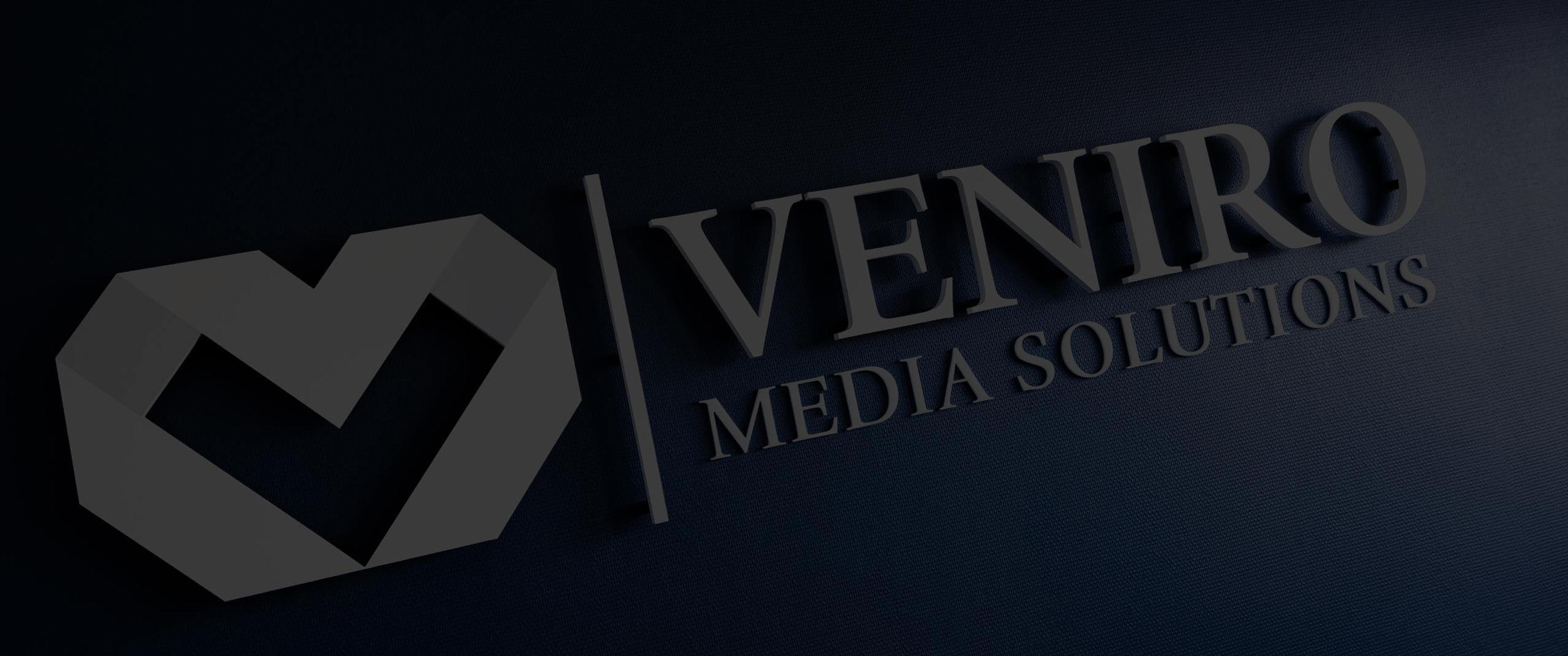 Veniro Media Solutions logo med sjekkmerke-symbol på mørk bakgrunn