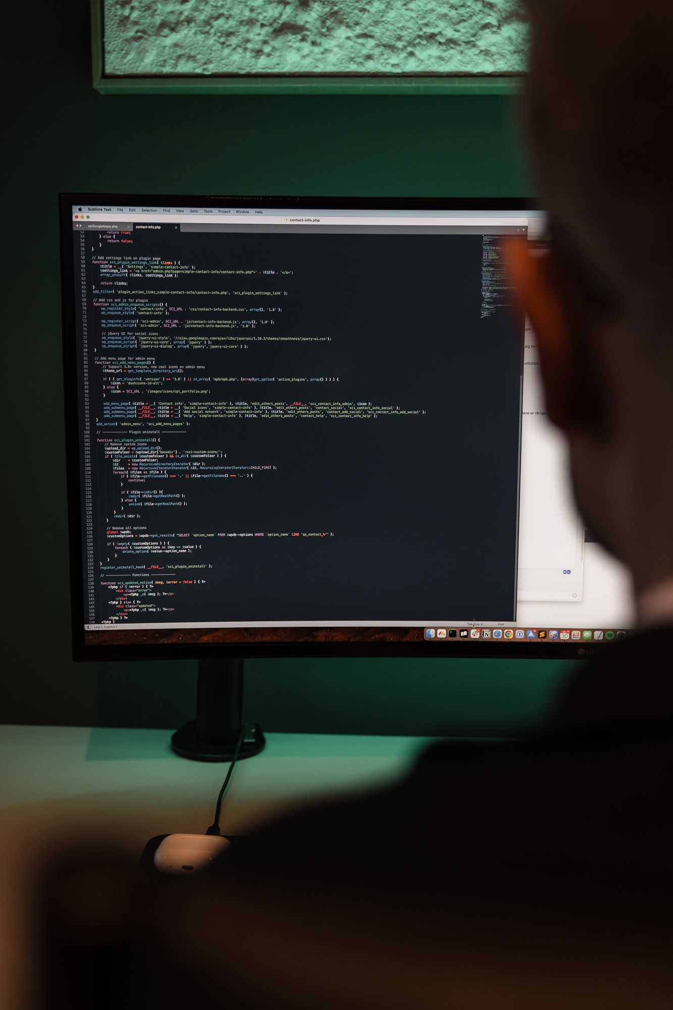 Skjermfoto av kodevisning i tekstEditor med HTML og CSS-kode på mørk bakgrunn