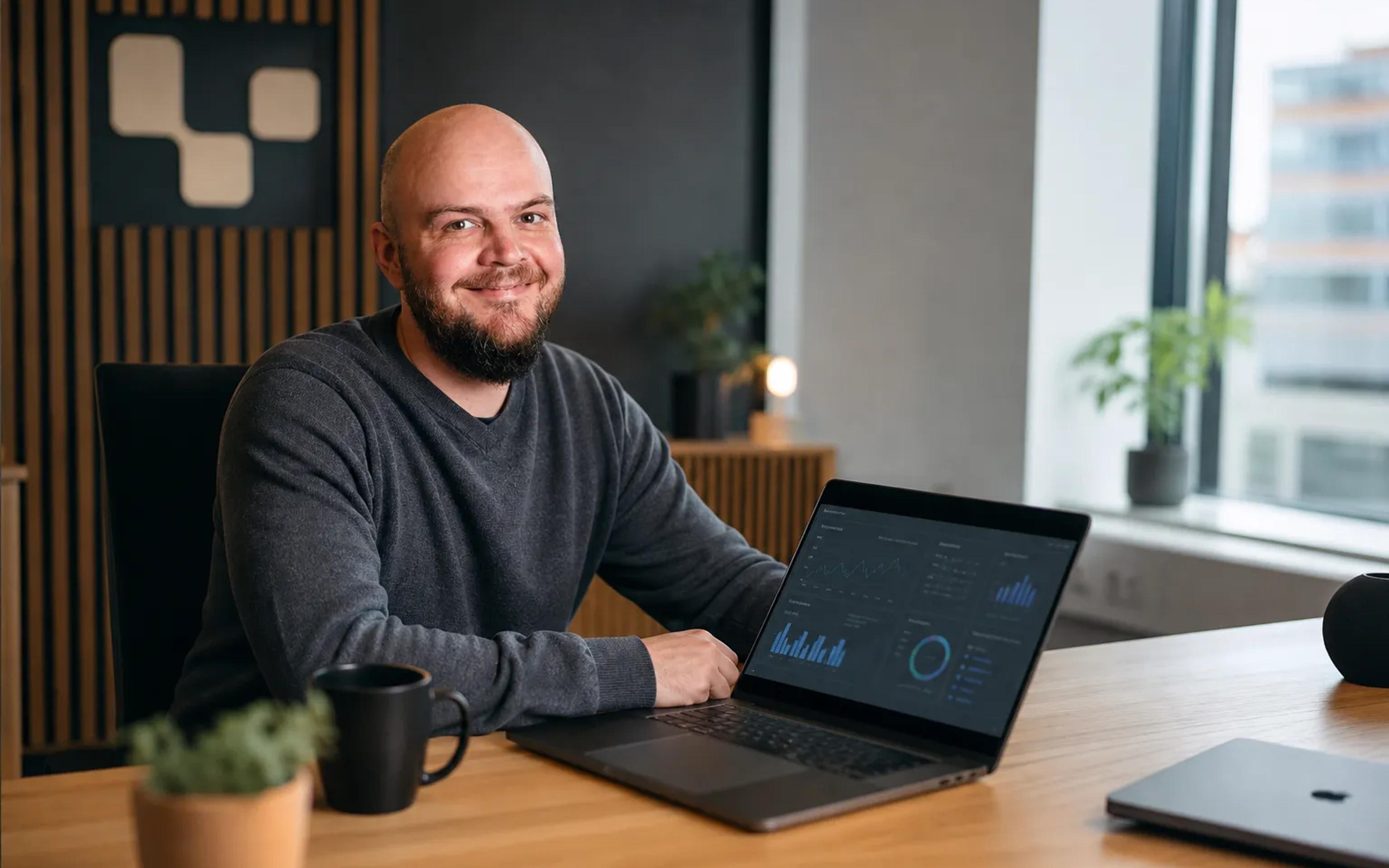Team hos et digitalbyrå som analyserer SEO-resultater, leads og salg