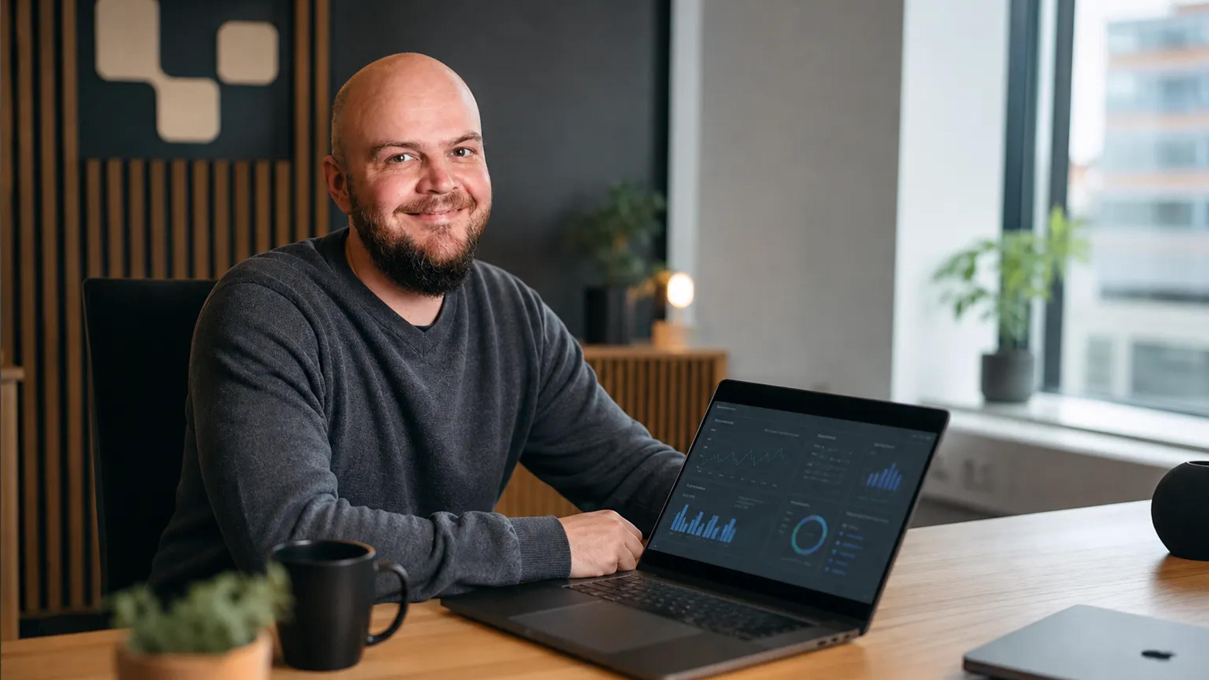 Team hos et digitalbyrå som analyserer SEO-resultater, leads og salg
