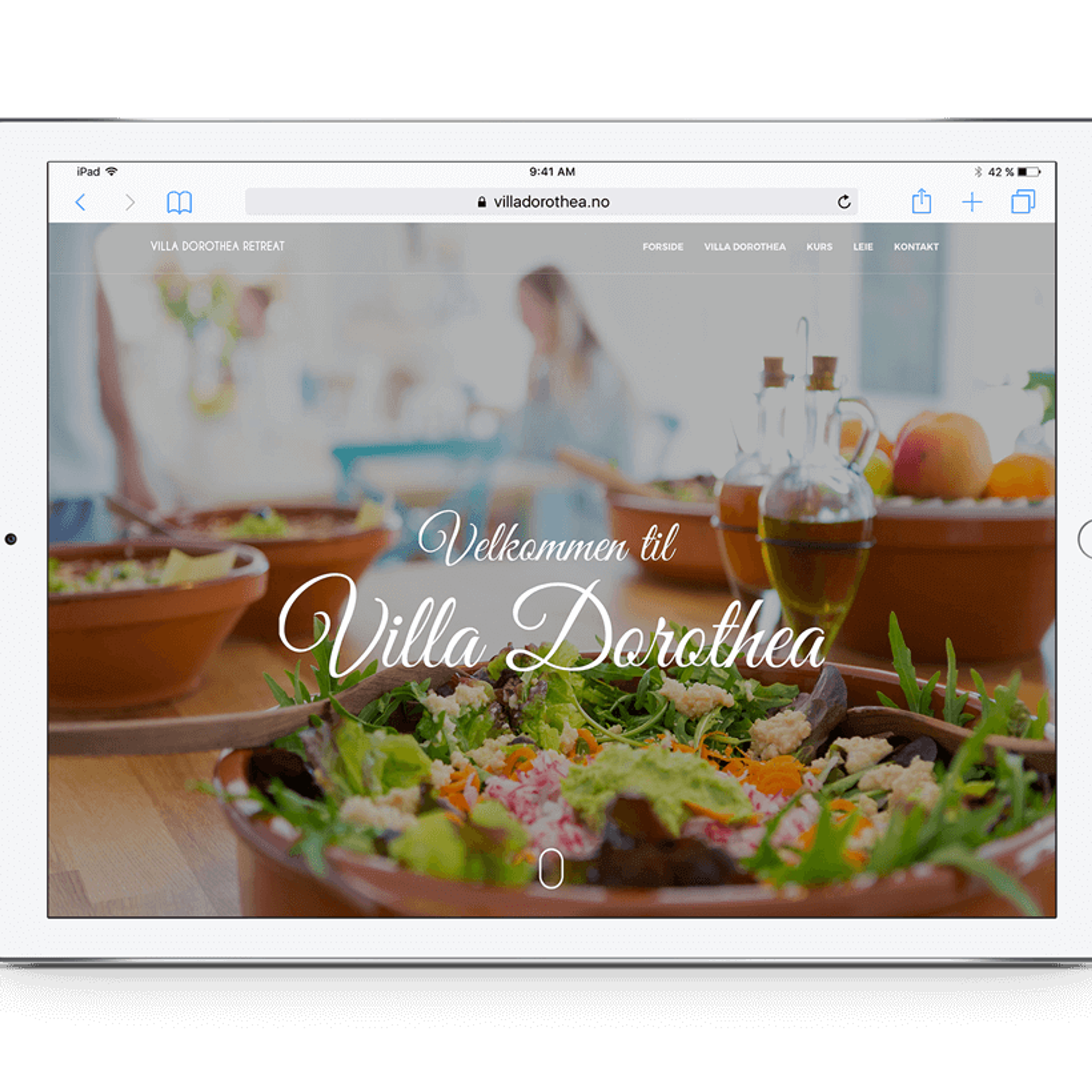 Villa Dorothea nettside vist på iPad med responsivt design
