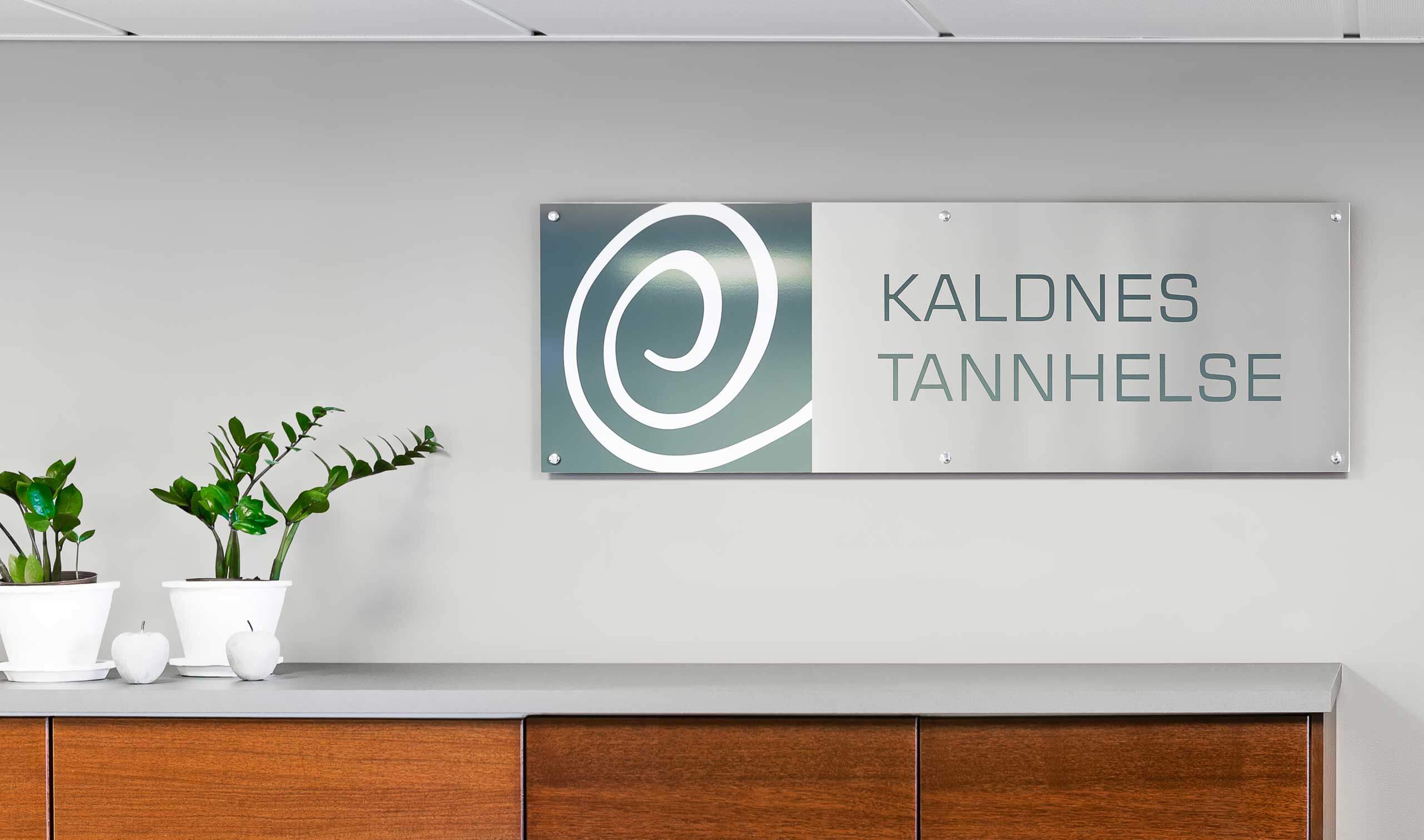 Profesjonelt portrettfotografering av ansatte ved Kaldnes Tannhelse