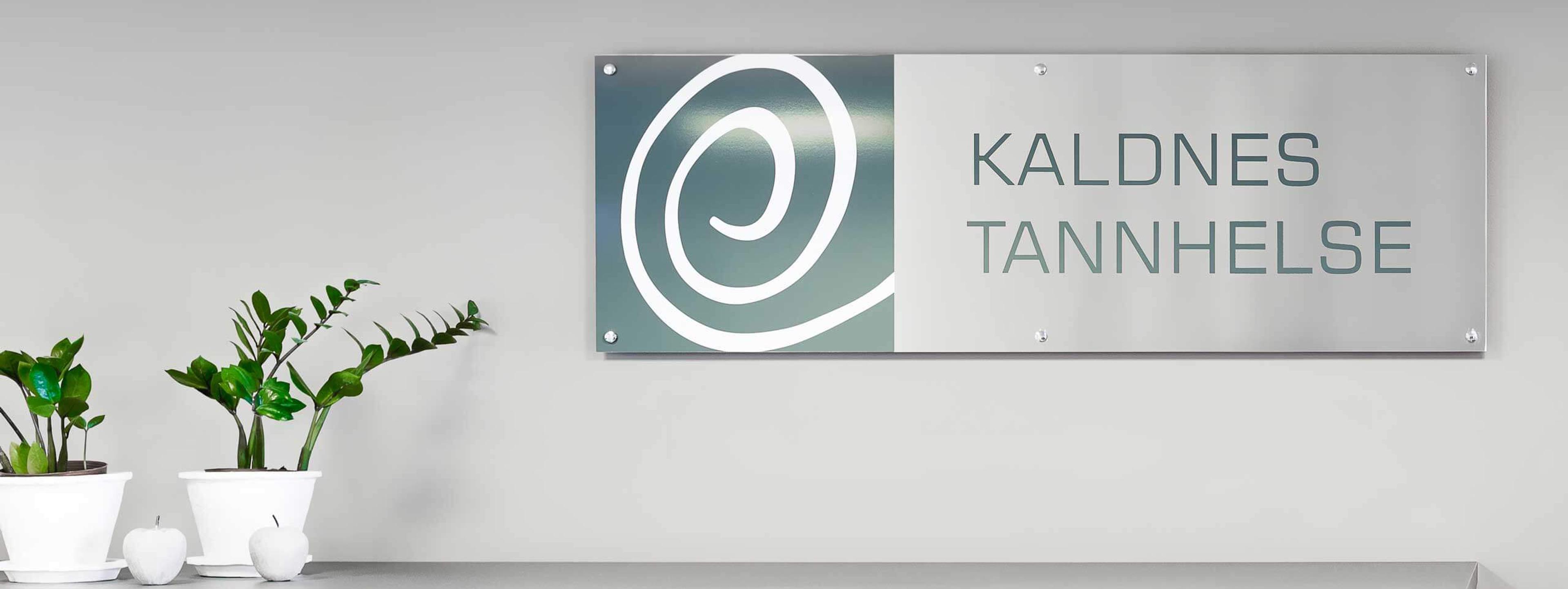 Profesjonelt portrettfotografering av ansatte ved Kaldnes Tannhelse