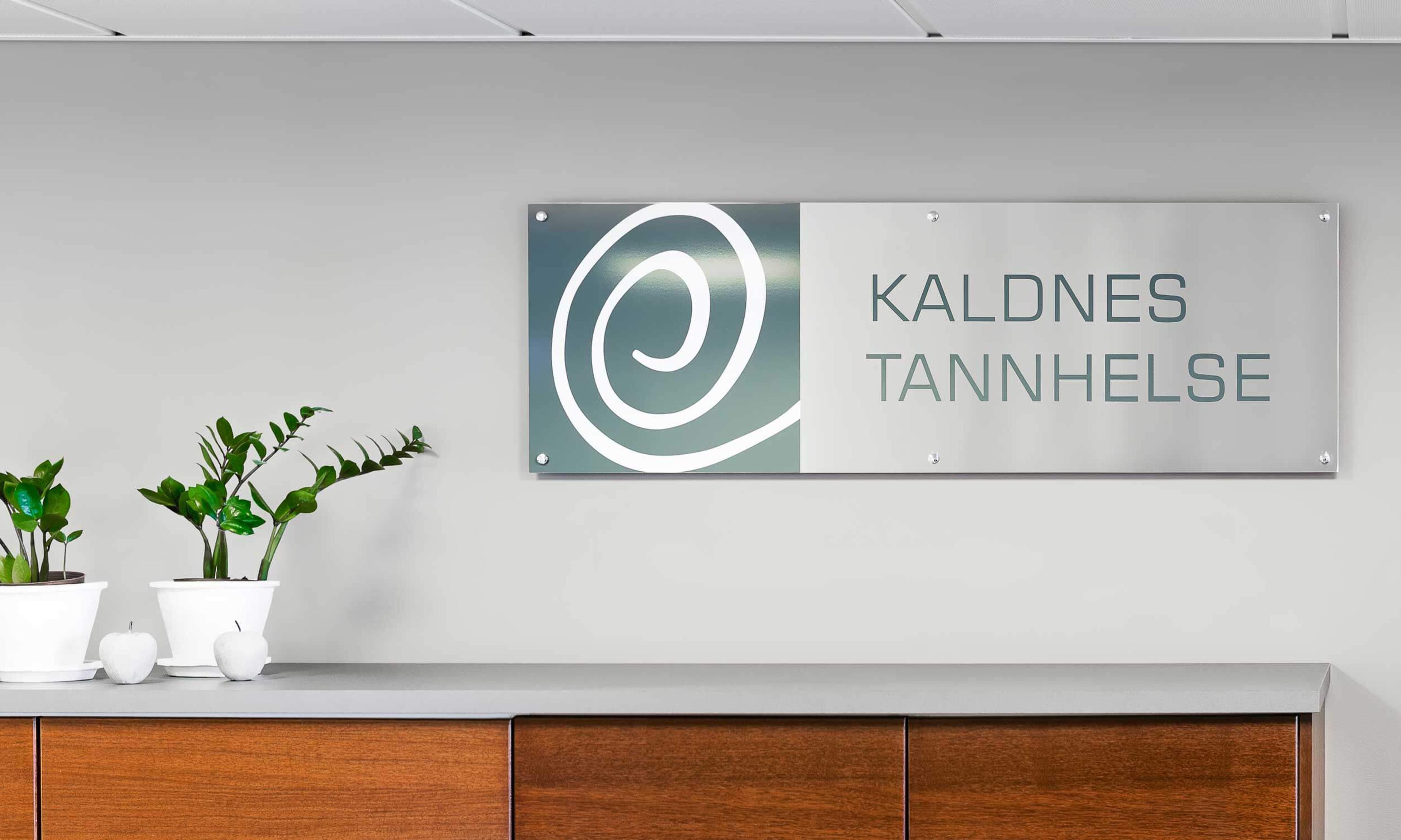 Profesjonelt portrettfotografering av ansatte ved Kaldnes Tannhelse