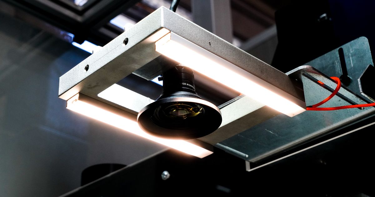 Quality inspection of electric motors right on the factory floor (using YOLO)!