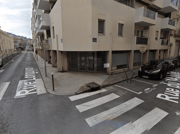 La salle, à l’angle de la rue du 14 Juillet à Sète