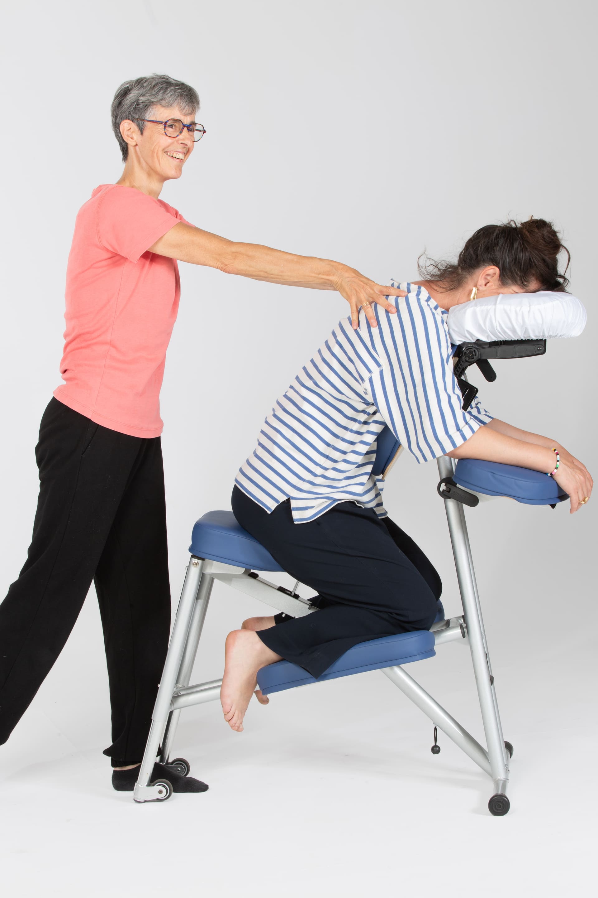 Amma assis sur chaise ergonomique