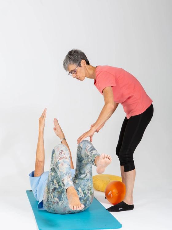 Cours de Pilates, correction individuelle